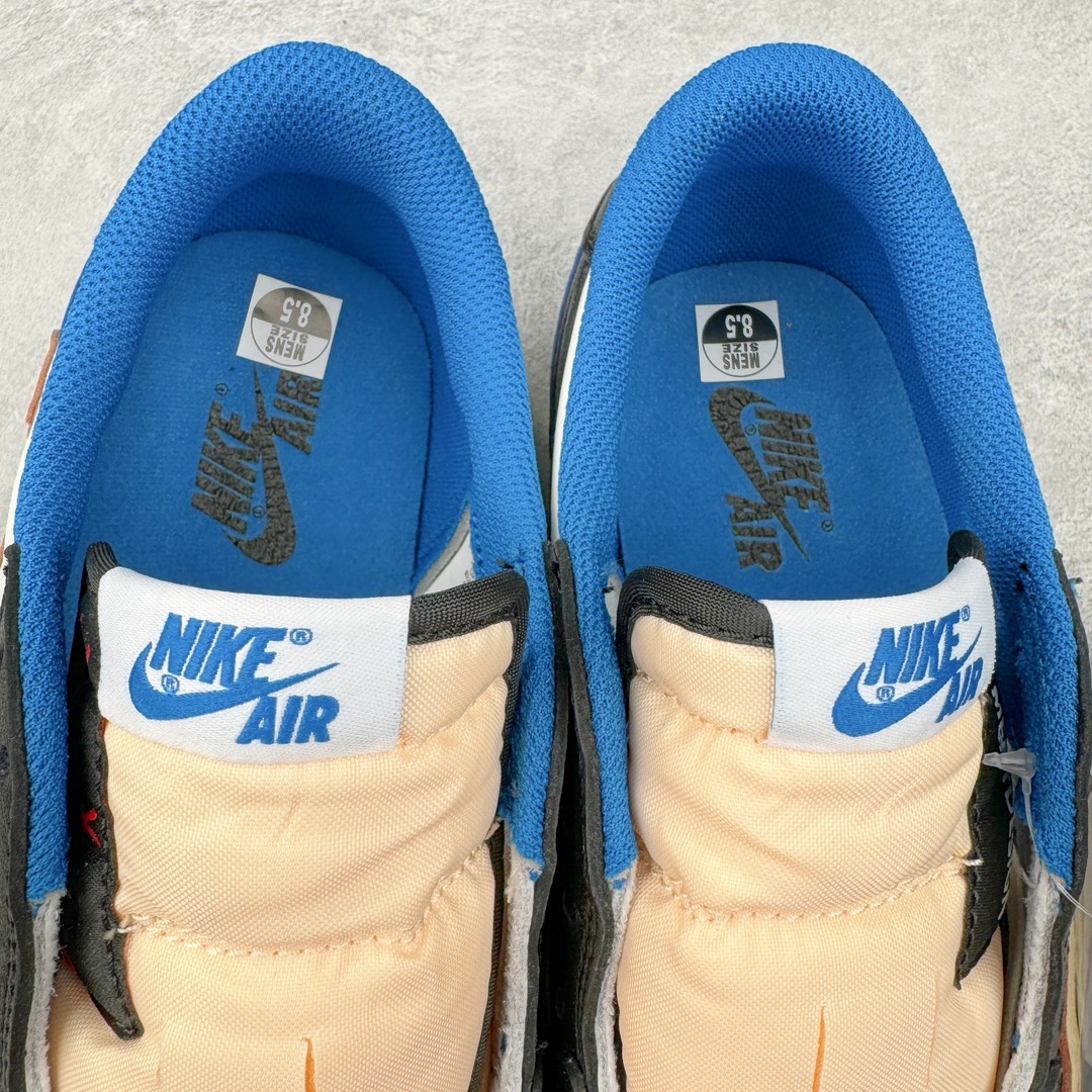 图片[13]-＃PK纯原 Travis Scott x Fragment Design x Air Jordan AJ1 Low OG SP 三方联名闪电倒钩2.0低帮 白蓝黑 DM7866-140 圈内最强倒钩系列 高端零售特供批次 产品品控稳定性领先行业 各方面均可对飙L版 良心定价不杀猪 SZ原厂全套原楦原纸板冲刀磨具开发 原厂皮料加持 原厂港宝加持定型后跟R度完美 同源原厂电绣 鬼脸飞翼针数密度立体效果一致 百分百一致原鞋 原厂拉帮工艺 针距密度一致 后跟弧度收口自然不对折 极致一眼正品既视感 进口玻璃冲刀皮料裁剪零毛边 全鞋电脑针车工艺 品控清洁度最高QC检验标准 免检产品 原厂订购鞋盒、鞋标、防尘纸、鞋撑、鞋带 追求极致的原厂味道 尺码：36 36.5 37.5 38 38.5 39 40 40.5 41 42 42.5 43 44 44.5 45 46 47.5-选品中心