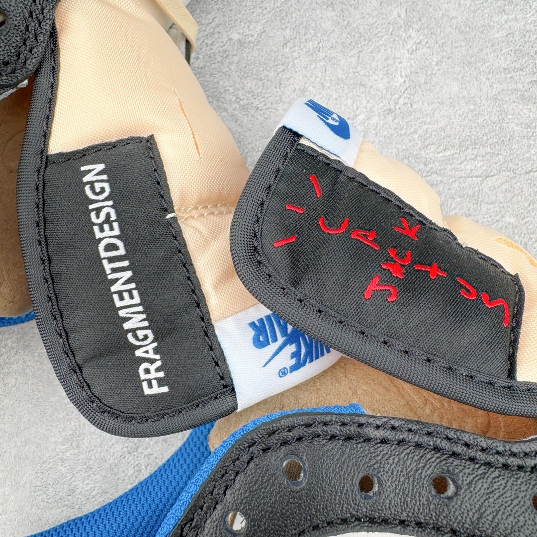 图片[15]-＃PK纯原 Travis Scott x Fragment Design x Air Jordan AJ1 Low OG SP 三方联名闪电倒钩2.0低帮 白蓝黑 DM7866-140 圈内最强倒钩系列 高端零售特供批次 产品品控稳定性领先行业 各方面均可对飙L版 良心定价不杀猪 SZ原厂全套原楦原纸板冲刀磨具开发 原厂皮料加持 原厂港宝加持定型后跟R度完美 同源原厂电绣 鬼脸飞翼针数密度立体效果一致 百分百一致原鞋 原厂拉帮工艺 针距密度一致 后跟弧度收口自然不对折 极致一眼正品既视感 进口玻璃冲刀皮料裁剪零毛边 全鞋电脑针车工艺 品控清洁度最高QC检验标准 免检产品 原厂订购鞋盒、鞋标、防尘纸、鞋撑、鞋带 追求极致的原厂味道 尺码：36 36.5 37.5 38 38.5 39 40 40.5 41 42 42.5 43 44 44.5 45 46 47.5-选品中心