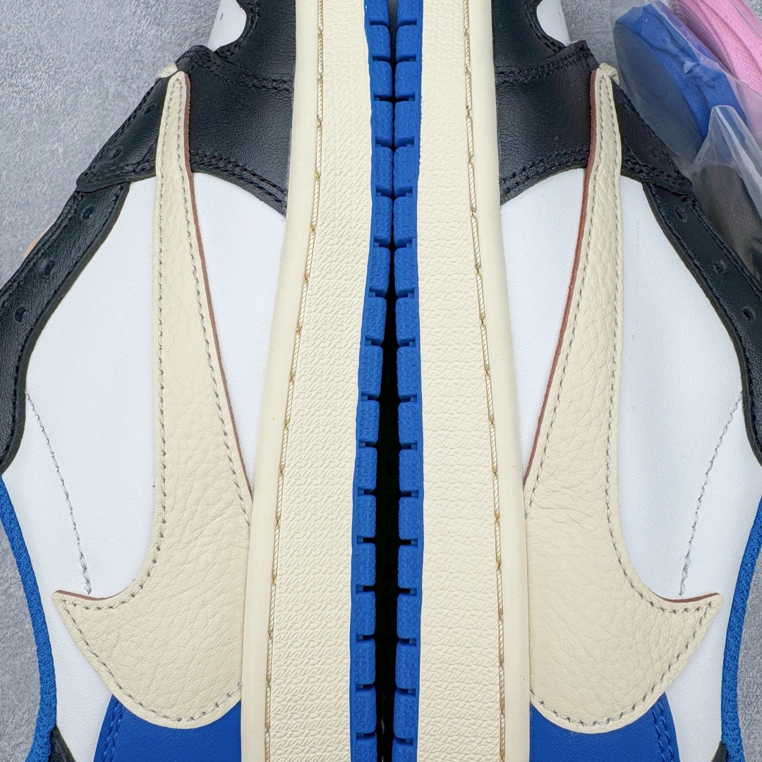 图片[10]-＃PK纯原 Travis Scott x Fragment Design x Air Jordan AJ1 Low OG SP 三方联名闪电倒钩2.0低帮 白蓝黑 DM7866-140 圈内最强倒钩系列 高端零售特供批次 产品品控稳定性领先行业 各方面均可对飙L版 良心定价不杀猪 SZ原厂全套原楦原纸板冲刀磨具开发 原厂皮料加持 原厂港宝加持定型后跟R度完美 同源原厂电绣 鬼脸飞翼针数密度立体效果一致 百分百一致原鞋 原厂拉帮工艺 针距密度一致 后跟弧度收口自然不对折 极致一眼正品既视感 进口玻璃冲刀皮料裁剪零毛边 全鞋电脑针车工艺 品控清洁度最高QC检验标准 免检产品 原厂订购鞋盒、鞋标、防尘纸、鞋撑、鞋带 追求极致的原厂味道 尺码：36 36.5 37.5 38 38.5 39 40 40.5 41 42 42.5 43 44 44.5 45 46 47.5-选品中心