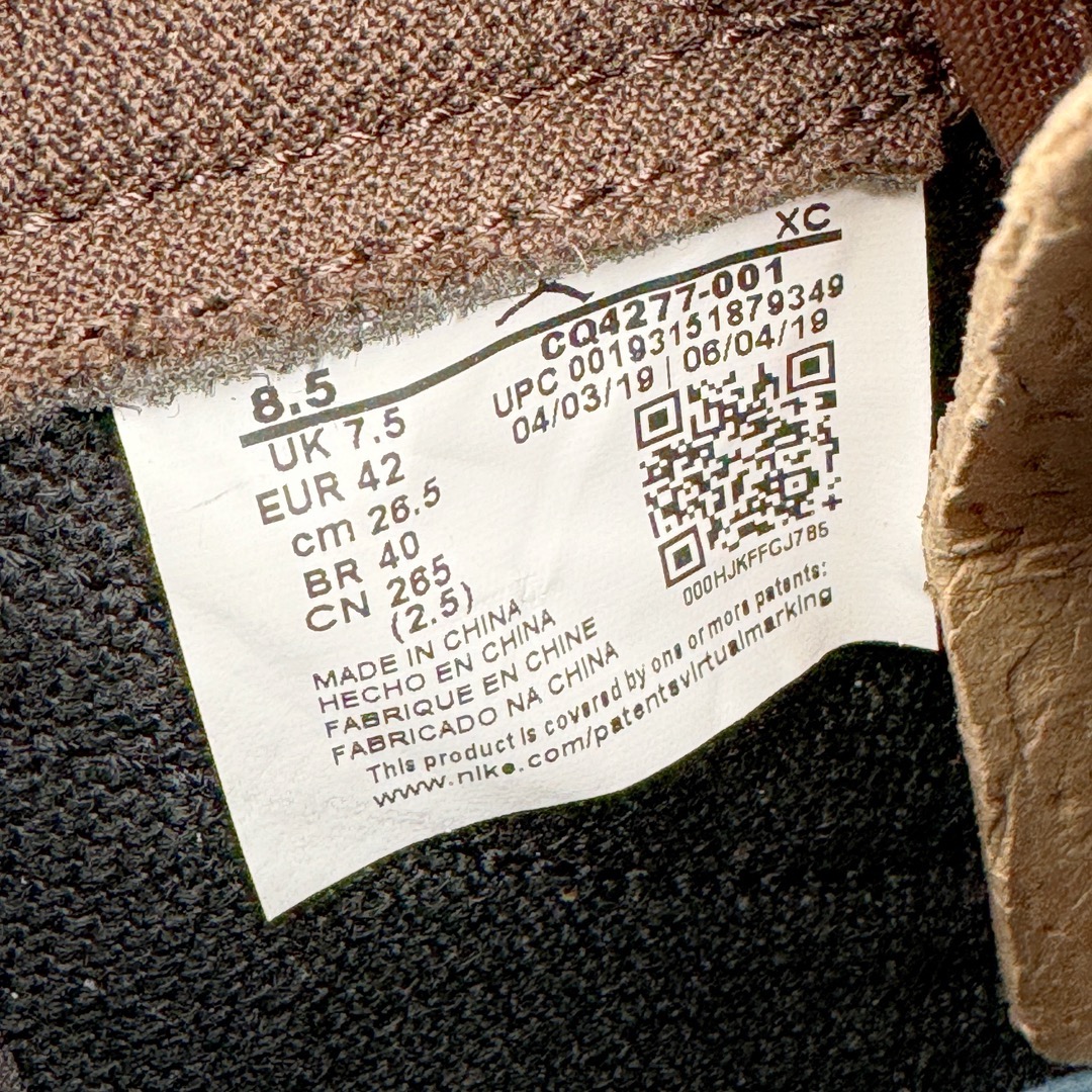 图片[17]-＃PK纯原 Travis Scott x Air Jordan AJ1 Low OG SP TS联名倒钩1.0低帮 深棕 CQ4277-001 圈内最强倒钩系列 高端零售特供批次 产品品控稳定性领先行业 各方面均可对飙L版 良心定价不杀猪 SZ原厂全套原楦原纸板冲刀磨具开发 原厂皮料加持 原厂港宝加持定型后跟R度完美 同源原厂电绣 鬼脸飞翼针数密度立体效果一致 百分百一致原鞋 原厂拉帮工艺 针距密度一致 后跟弧度收口自然不对折 极致一眼正品既视感 进口玻璃冲刀皮料裁剪零毛边 全鞋电脑针车工艺 品控清洁度最高QC检验标准 免检产品 原厂订购鞋盒、鞋标、防尘纸、鞋撑、鞋带 追求极致的原厂味道 尺码：36 36.5 37.5 38 38.5 39 40 40.5 41 42 42.5 43 44 44.5 45 46 47.5-选品中心