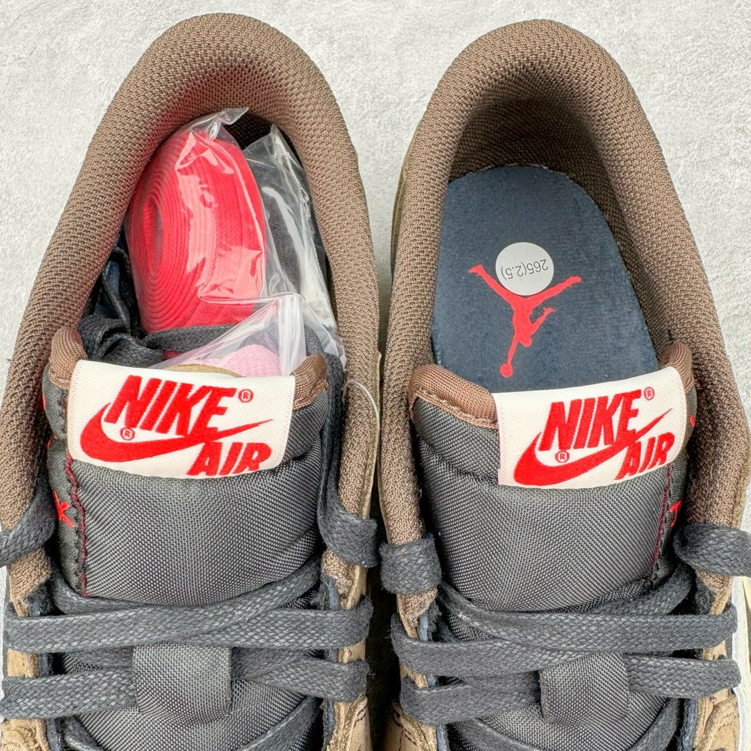 图片[14]-＃PK纯原 Travis Scott x Air Jordan AJ1 Low OG SP TS联名倒钩1.0低帮 深棕 CQ4277-001 圈内最强倒钩系列 高端零售特供批次 产品品控稳定性领先行业 各方面均可对飙L版 良心定价不杀猪 SZ原厂全套原楦原纸板冲刀磨具开发 原厂皮料加持 原厂港宝加持定型后跟R度完美 同源原厂电绣 鬼脸飞翼针数密度立体效果一致 百分百一致原鞋 原厂拉帮工艺 针距密度一致 后跟弧度收口自然不对折 极致一眼正品既视感 进口玻璃冲刀皮料裁剪零毛边 全鞋电脑针车工艺 品控清洁度最高QC检验标准 免检产品 原厂订购鞋盒、鞋标、防尘纸、鞋撑、鞋带 追求极致的原厂味道 尺码：36 36.5 37.5 38 38.5 39 40 40.5 41 42 42.5 43 44 44.5 45 46 47.5-选品中心