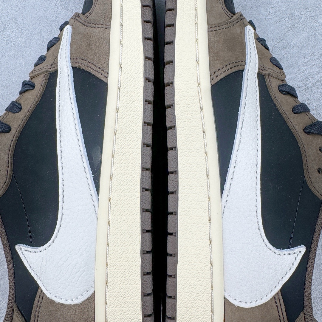 图片[10]-＃PK纯原 Travis Scott x Air Jordan AJ1 Low OG SP TS联名倒钩1.0低帮 深棕 CQ4277-001 圈内最强倒钩系列 高端零售特供批次 产品品控稳定性领先行业 各方面均可对飙L版 良心定价不杀猪 SZ原厂全套原楦原纸板冲刀磨具开发 原厂皮料加持 原厂港宝加持定型后跟R度完美 同源原厂电绣 鬼脸飞翼针数密度立体效果一致 百分百一致原鞋 原厂拉帮工艺 针距密度一致 后跟弧度收口自然不对折 极致一眼正品既视感 进口玻璃冲刀皮料裁剪零毛边 全鞋电脑针车工艺 品控清洁度最高QC检验标准 免检产品 原厂订购鞋盒、鞋标、防尘纸、鞋撑、鞋带 追求极致的原厂味道 尺码：36 36.5 37.5 38 38.5 39 40 40.5 41 42 42.5 43 44 44.5 45 46 47.5-选品中心