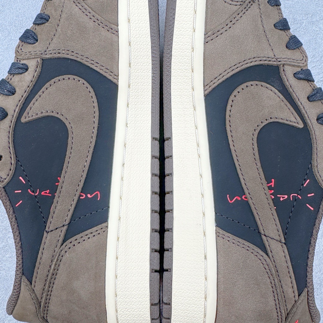 图片[11]-＃PK纯原 Travis Scott x Air Jordan AJ1 Low OG SP TS联名倒钩1.0低帮 深棕 CQ4277-001 圈内最强倒钩系列 高端零售特供批次 产品品控稳定性领先行业 各方面均可对飙L版 良心定价不杀猪 SZ原厂全套原楦原纸板冲刀磨具开发 原厂皮料加持 原厂港宝加持定型后跟R度完美 同源原厂电绣 鬼脸飞翼针数密度立体效果一致 百分百一致原鞋 原厂拉帮工艺 针距密度一致 后跟弧度收口自然不对折 极致一眼正品既视感 进口玻璃冲刀皮料裁剪零毛边 全鞋电脑针车工艺 品控清洁度最高QC检验标准 免检产品 原厂订购鞋盒、鞋标、防尘纸、鞋撑、鞋带 追求极致的原厂味道 尺码：36 36.5 37.5 38 38.5 39 40 40.5 41 42 42.5 43 44 44.5 45 46 47.5-选品中心