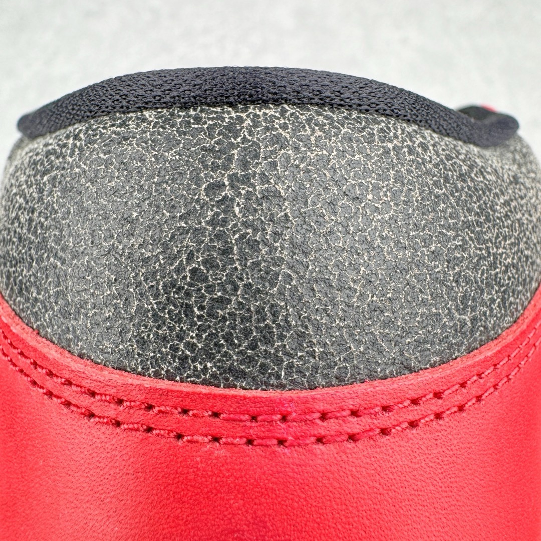 图片[12]-＃PK纯原 Air Jordan AJ1 Retro High 高帮芝加哥做旧氧化 DZ5485-612 圈内最强系列 高端零售特供批次 产品品控稳定性领先行业 各方面均可对飙L版 良心定价不杀猪 SZ原厂全套原楦原纸板冲刀磨具开发 原厂皮料加持 原厂港宝加持定型后跟R度完美 同源原厂电绣 飞翼针数密度立体效果一致 百分百一致原鞋 原厂拉帮工艺 针距密度一致 后跟弧度收口自然不对折 极致一眼正品既视感 进口玻璃冲刀皮料裁剪零毛边 全鞋电脑针车工艺 品控清洁度最高QC检验标准 免检产品 原厂订购鞋盒、鞋标、防尘纸、鞋撑、鞋带 追求极致的原厂味道 尺码：36 36.5 37.5 38 38.5 39 40 40.5 41 42 42.5 43 44 44.5 45 46 47.5-选品中心