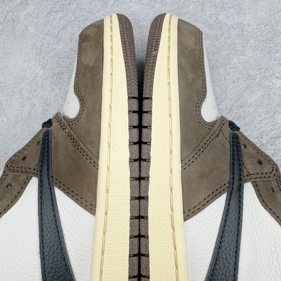 图片[12]-＃PK纯原 Travis Scott x Air Jordan AJ1 High OG SP TS联名深棕倒钩高帮 CD4487-100 圈内最强系列 高端零售特供批次 产品品控稳定性领先行业 各方面均可对飙L版 良心定价不杀猪 SZ原厂全套原楦原纸板冲刀磨具开发 原厂分段鬼脸磨具 深浅形状细节原鞋一致 原厂皮料加持 原厂港宝加持定型后跟R度完美 同源原厂电绣 飞翼针数密度立体效果一致 百分百一致原鞋 原厂拉帮工艺 针距密度一致 后跟弧度收口自然不对折 极致一眼正品既视感 进口玻璃冲刀皮料裁剪零毛边 全鞋电脑针车工艺 品控清洁度最高QC检验标准 免检产品 原厂订购鞋盒、鞋标、防尘纸、鞋撑、鞋带 追求极致的原厂味道 尺码：36 36.5 37.5 38 38.5 39 40 40.5 41 42 42.5 43 44 44.5 45 46 47.5-选品中心