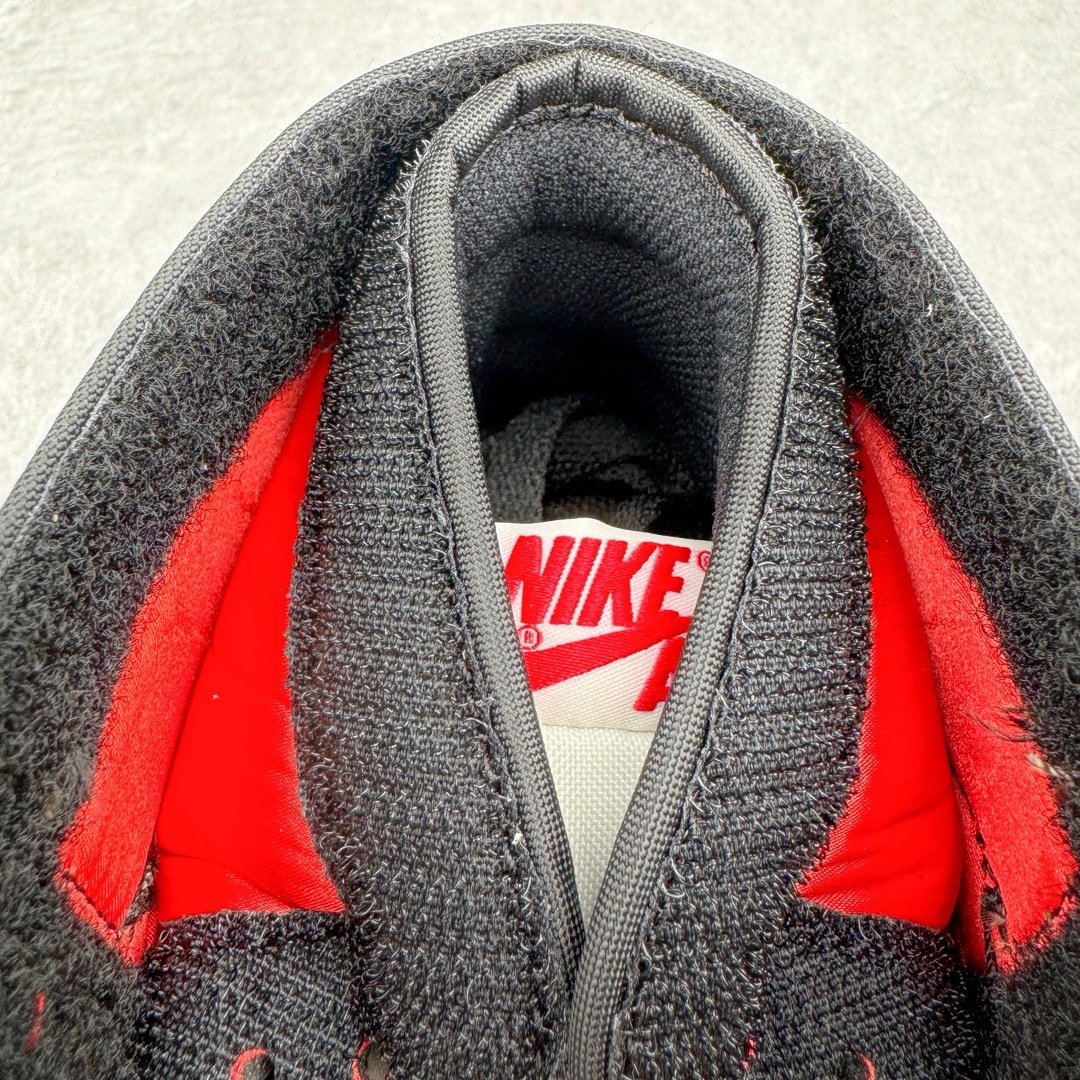 图片[15]-＃PK纯原 Travis Scott x Air Jordan AJ1 High OG SP TS联名深棕倒钩高帮 CD4487-100 圈内最强系列 高端零售特供批次 产品品控稳定性领先行业 各方面均可对飙L版 良心定价不杀猪 SZ原厂全套原楦原纸板冲刀磨具开发 原厂分段鬼脸磨具 深浅形状细节原鞋一致 原厂皮料加持 原厂港宝加持定型后跟R度完美 同源原厂电绣 飞翼针数密度立体效果一致 百分百一致原鞋 原厂拉帮工艺 针距密度一致 后跟弧度收口自然不对折 极致一眼正品既视感 进口玻璃冲刀皮料裁剪零毛边 全鞋电脑针车工艺 品控清洁度最高QC检验标准 免检产品 原厂订购鞋盒、鞋标、防尘纸、鞋撑、鞋带 追求极致的原厂味道 尺码：36 36.5 37.5 38 38.5 39 40 40.5 41 42 42.5 43 44 44.5 45 46 47.5-选品中心