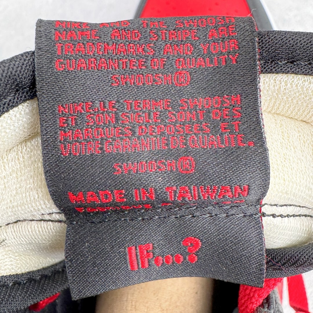 图片[15]-＃PK纯原 Air Jordan AJ1 Retro High \\\”Banned \\\” 黑红禁穿2011 432001-001 情怀单品 元年老鞋 圈内最强系列 高端零售特供批次 产品品控稳定性领先行业 各方面均可对飙L版 良心定价不杀猪 SZ原厂全套原楦原纸板冲刀磨具开发 原厂皮料加持 原厂港宝加持定型后跟R度完美 同源原厂电绣 飞翼针数密度立体效果一致 百分百一致原鞋 原厂拉帮工艺 针距密度一致 后跟弧度收口自然不对折 极致一眼正品既视感 进口玻璃冲刀皮料裁剪零毛边 全鞋电脑针车工艺 品控清洁度最高QC检验标准 免检产品 原厂订购鞋盒、鞋标、防尘纸、鞋撑、鞋带 追求极致的原厂味道 尺码：40 40.5 41 42 42.5 43 44 44.5 45 46 47.5-选品中心