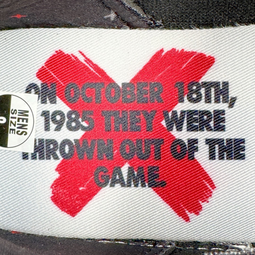 图片[16]-＃PK纯原 Air Jordan AJ1 Retro High \\\”Banned \\\” 黑红禁穿2011 432001-001 情怀单品 元年老鞋 圈内最强系列 高端零售特供批次 产品品控稳定性领先行业 各方面均可对飙L版 良心定价不杀猪 SZ原厂全套原楦原纸板冲刀磨具开发 原厂皮料加持 原厂港宝加持定型后跟R度完美 同源原厂电绣 飞翼针数密度立体效果一致 百分百一致原鞋 原厂拉帮工艺 针距密度一致 后跟弧度收口自然不对折 极致一眼正品既视感 进口玻璃冲刀皮料裁剪零毛边 全鞋电脑针车工艺 品控清洁度最高QC检验标准 免检产品 原厂订购鞋盒、鞋标、防尘纸、鞋撑、鞋带 追求极致的原厂味道 尺码：40 40.5 41 42 42.5 43 44 44.5 45 46 47.5-选品中心