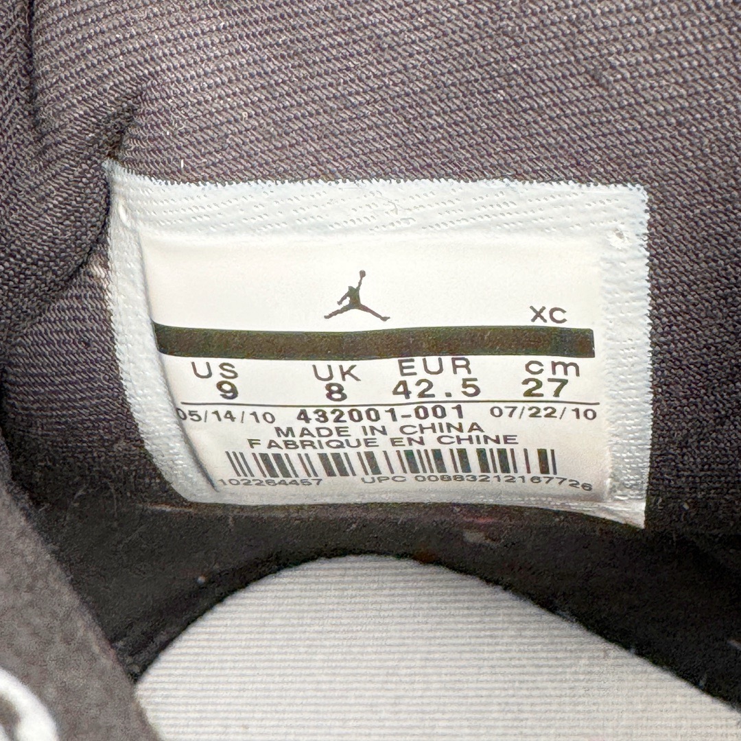 图片[17]-＃PK纯原 Air Jordan AJ1 Retro High \\\”Banned \\\” 黑红禁穿2011 432001-001 情怀单品 元年老鞋 圈内最强系列 高端零售特供批次 产品品控稳定性领先行业 各方面均可对飙L版 良心定价不杀猪 SZ原厂全套原楦原纸板冲刀磨具开发 原厂皮料加持 原厂港宝加持定型后跟R度完美 同源原厂电绣 飞翼针数密度立体效果一致 百分百一致原鞋 原厂拉帮工艺 针距密度一致 后跟弧度收口自然不对折 极致一眼正品既视感 进口玻璃冲刀皮料裁剪零毛边 全鞋电脑针车工艺 品控清洁度最高QC检验标准 免检产品 原厂订购鞋盒、鞋标、防尘纸、鞋撑、鞋带 追求极致的原厂味道 尺码：40 40.5 41 42 42.5 43 44 44.5 45 46 47.5-选品中心