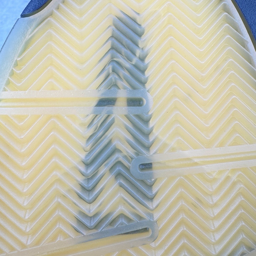 图片[14]-＃PK纯原 A Ma Maniére x Air Jordan AJ5 Retro AMM联名黑色 货号： FD1330-001 SZ原厂全套原楦原纸板磨具开发 原厂皮料加持 原厂港宝加持定型后跟R度完美 同源原厂电绣 飞人针数密度立体效果一致 原厂拉帮手法 原厂配置纸衬高频鞋盒 原厂指令配双鞋带 原厂TPU网格鞋带扣 超高鞋面清洁度 最高QC检验标准 控制溢胶瑕疵 到手可放心比对发售原鞋 上脚百分百充正驾驭 尺码：40 40.5 41 42 42.5 43 44 44.5 45 46 47.5-选品中心