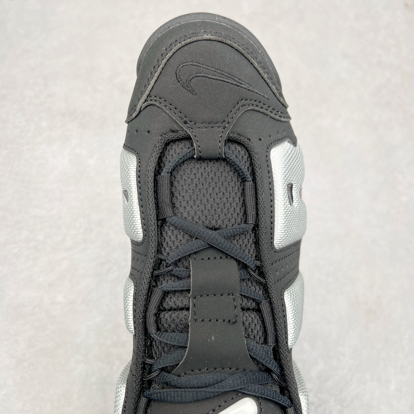 图片[4]-NK Air More Uptempo ’96 OG 皮蓬大AIR复古篮球鞋 FZ3055-001 以流行于街头的涂鸦文化为设计灵感 整体的设计风格夸张而充满魅力 厚实而充满质感的皮质鞋面两侧印刻了一对巨大的字母“AIR”独特炫酷的外观惊艳无比 尺码：36 36.5 37.5 38 38.5 39 40 40.5 41 42 42.5 43 44 44.5 45 46-选品中心