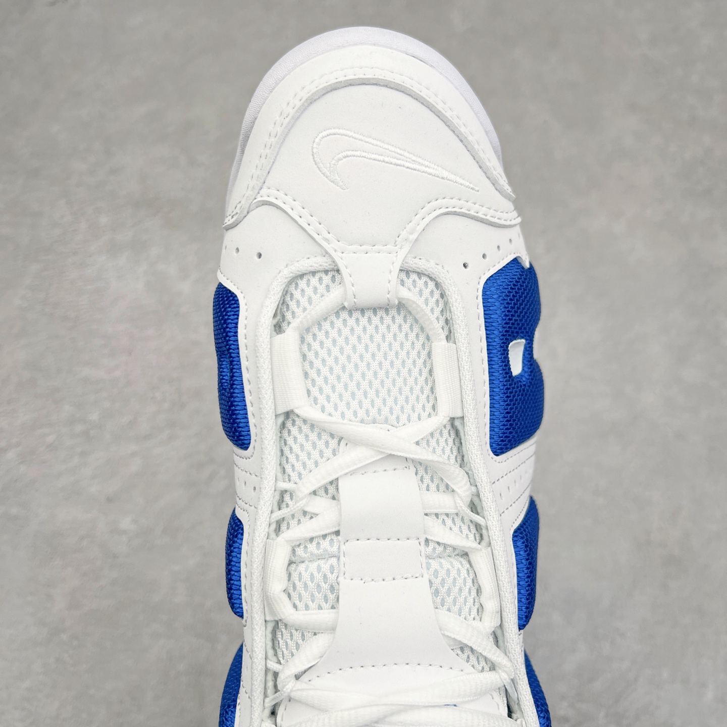 图片[4]-NK Air More Uptempo ’96 OG 皮蓬大AIR复古篮球鞋 FZ3055-101 以流行于街头的涂鸦文化为设计灵感 整体的设计风格夸张而充满魅力 厚实而充满质感的皮质鞋面两侧印刻了一对巨大的字母“AIR”独特炫酷的外观惊艳无比 尺码：36 36.5 37.5 38 38.5 39 40 40.5 41 42 42.5 43 44 44.5 45 46-选品中心