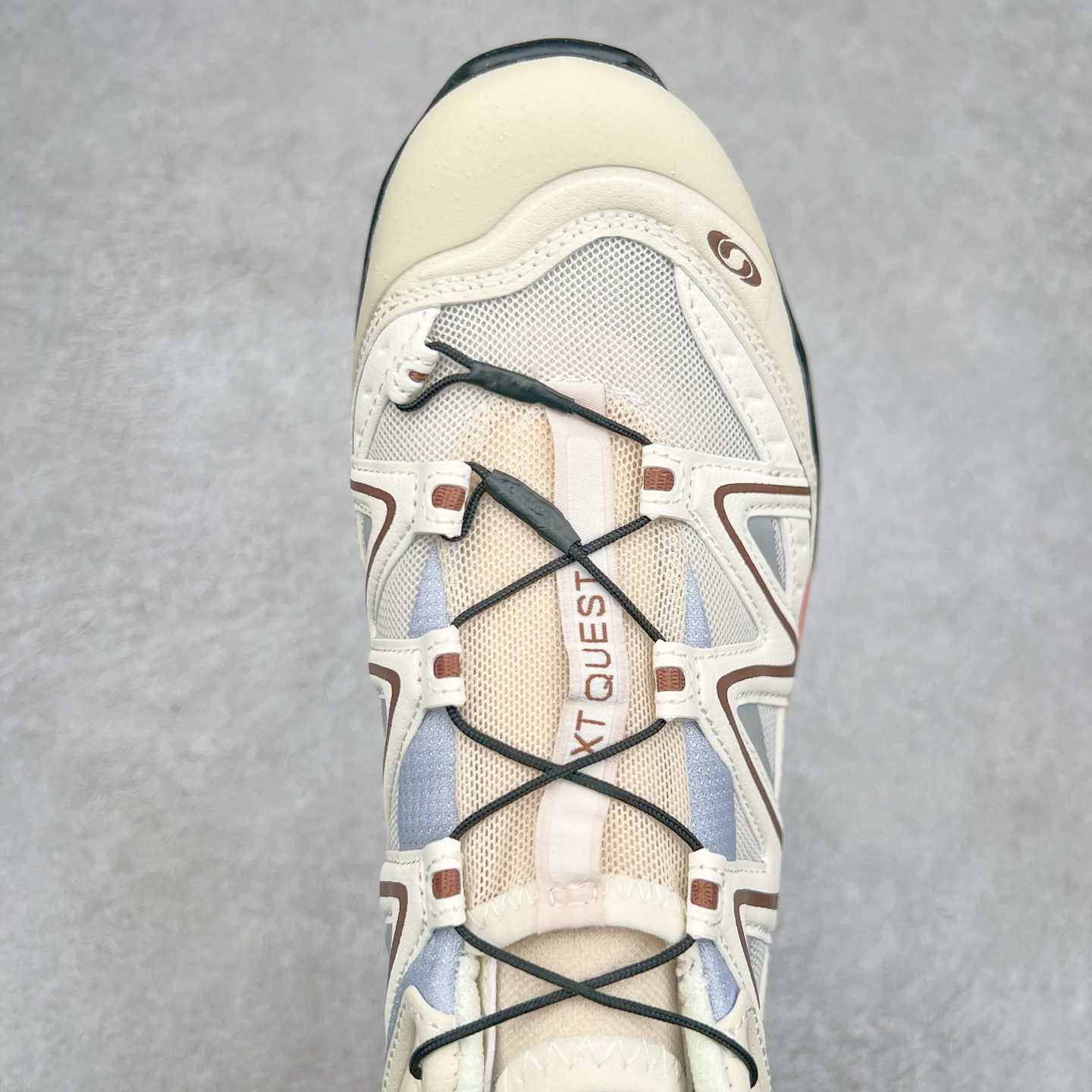 图片[4]-＃GD Salomon XT-QUEST ADV 萨洛蒙潮流越野机能户外功能鞋 纯原外贸平台特供订单 耗时半年巨作 全套原纸板楦头开发 原厂特供网布配套加持 确保原汁原味 完美呈现版型 原档数据独家私模五层组合大底 男女鞋同步官方开发至46.5 原装Ortholite轻量化鞋垫 中底布带钢印编号 原厂TPU锁扣 进口港宝加持 后跟自然饱满 还原公司包裹性 基于 SALOMON 初代 XT 鞋身造型并搭载 4D ADVANCED CHASSIS™ 大底打造而成 为这款 XT-QUEST 带来了多项足部控制与保护等功能性 如在运动过程中控制左右晃动的过程而提高稳定性、改善长途越野过程中足中到足尖的过渡、提高感知岩石的精确度以抵抗尖锐物体对脚底的伤害以及采用动态缓冲来增强穿着舒适感 从而减轻疲劳感 使 XT-QUEST 成为一双舒适且安全的户外之履 尺码：36 36.5 37.5 38 38.5 39 40 40.5 41 42 42.5 43 44 44.5 45 46 46.5-选品中心