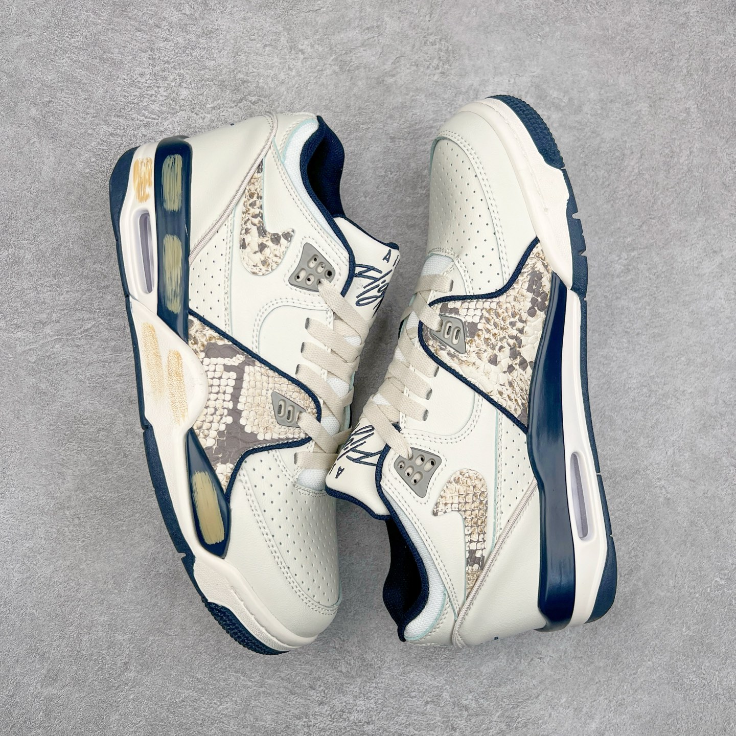 图片[3]-NK Air Flight AJ89 复古运动鞋 AJ4兄弟款系列篮球鞋 FQ8256-001 重塑80年代后期非凡篮球战靴的经典风范,利落皮革结构搭载卓越缓震系统 重现传世经典的卓越性能 取用皮革与合成材质组合鞋面 简约利落潮流运动 尺码：36 36.5 37.5 38 38.5 39 40 40.5 41 42 42.5 43 44 44.5 45 46-选品中心