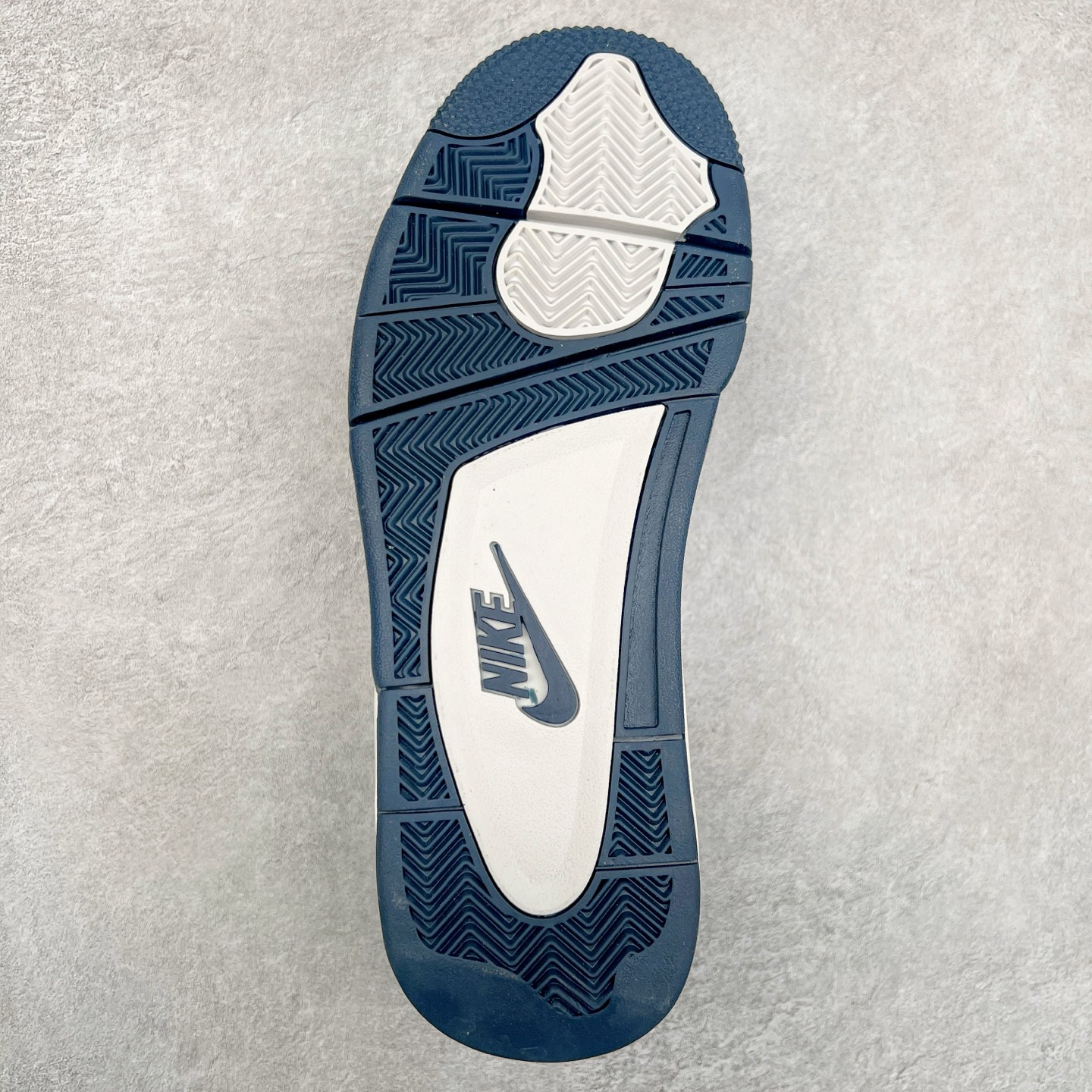 图片[9]-NK Air Flight AJ89 复古运动鞋 AJ4兄弟款系列篮球鞋 FQ8256-001 重塑80年代后期非凡篮球战靴的经典风范,利落皮革结构搭载卓越缓震系统 重现传世经典的卓越性能 取用皮革与合成材质组合鞋面 简约利落潮流运动 尺码：36 36.5 37.5 38 38.5 39 40 40.5 41 42 42.5 43 44 44.5 45 46-选品中心