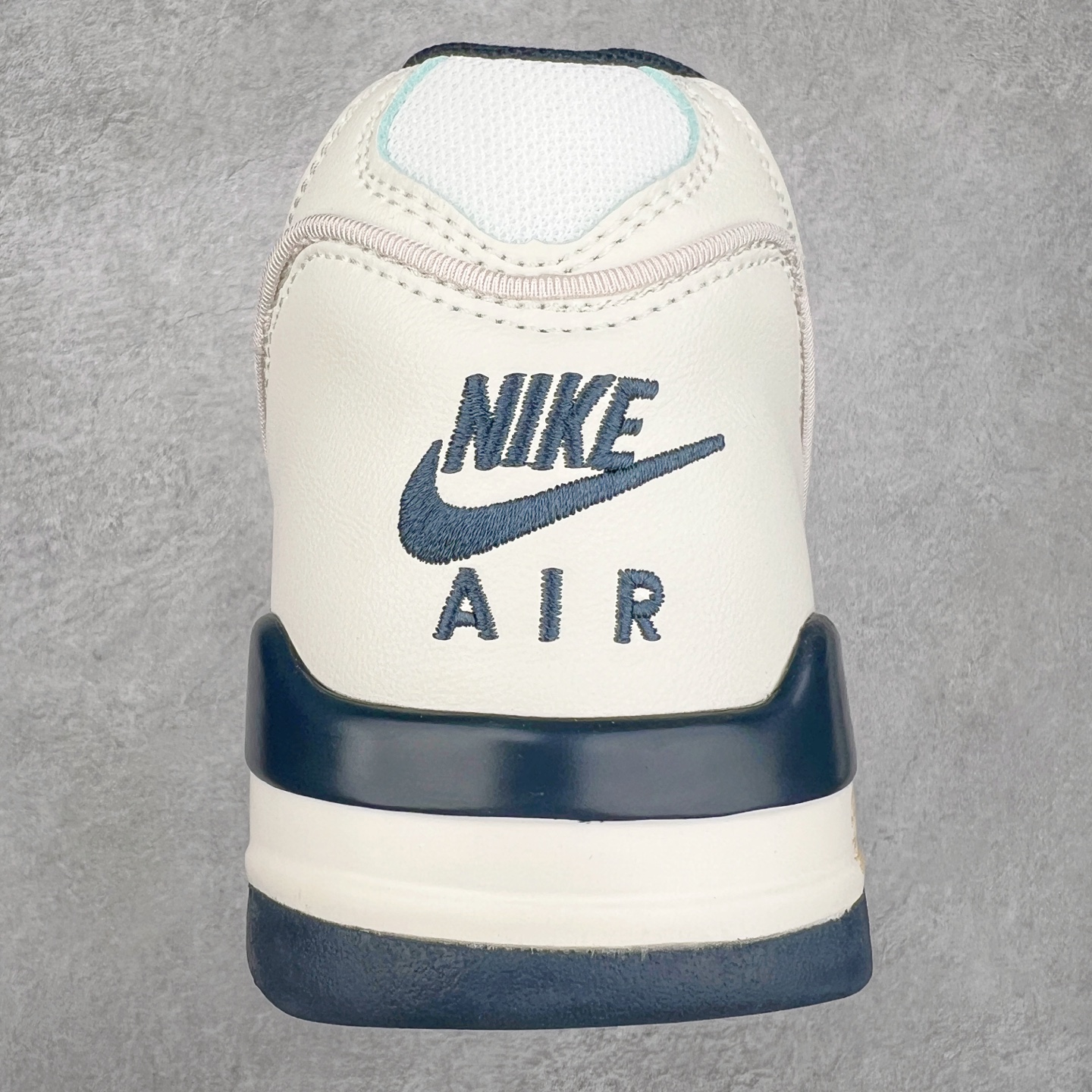 图片[8]-NK Air Flight AJ89 复古运动鞋 AJ4兄弟款系列篮球鞋 FQ8256-001 重塑80年代后期非凡篮球战靴的经典风范,利落皮革结构搭载卓越缓震系统 重现传世经典的卓越性能 取用皮革与合成材质组合鞋面 简约利落潮流运动 尺码：36 36.5 37.5 38 38.5 39 40 40.5 41 42 42.5 43 44 44.5 45 46-选品中心