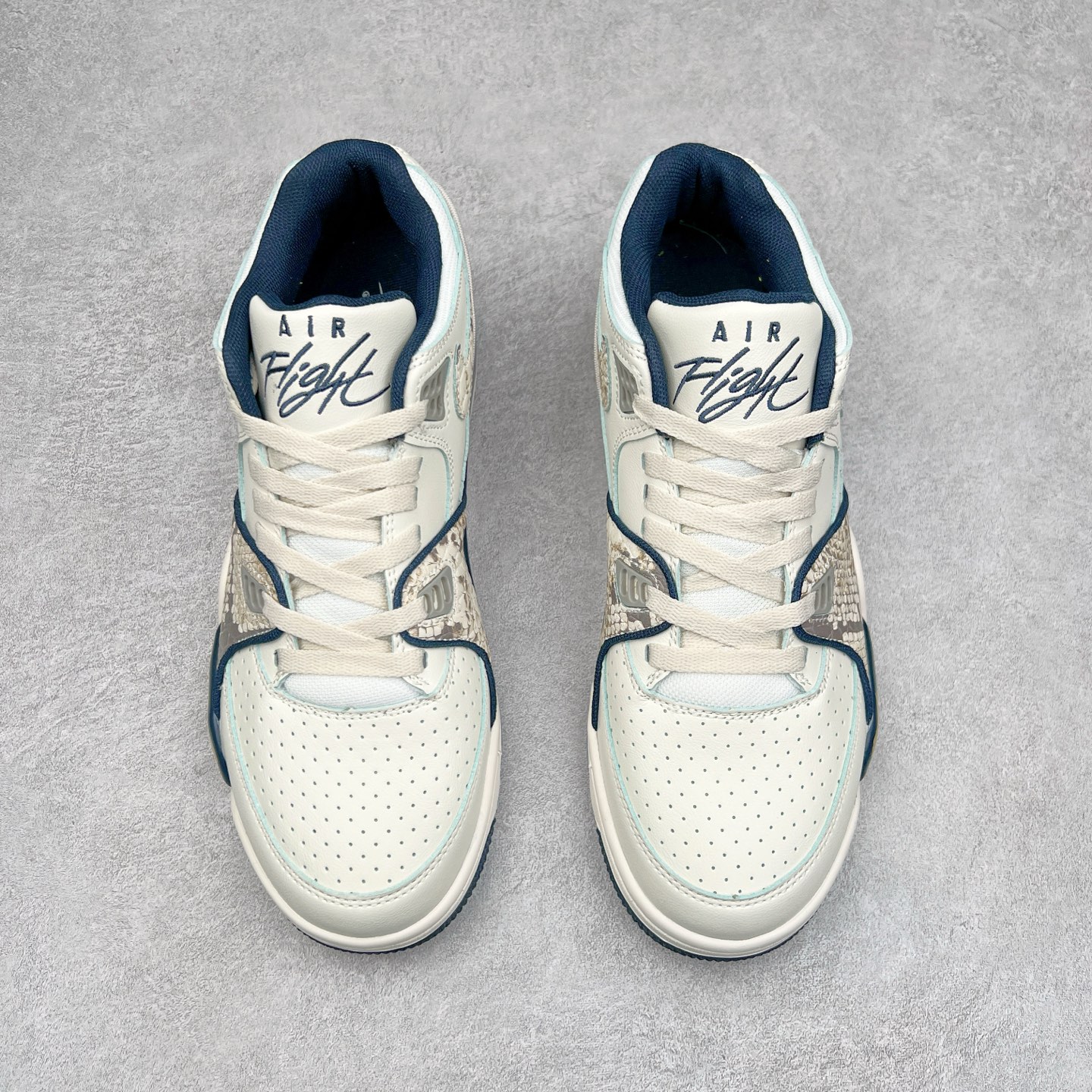 图片[2]-NK Air Flight AJ89 复古运动鞋 AJ4兄弟款系列篮球鞋 FQ8256-001 重塑80年代后期非凡篮球战靴的经典风范,利落皮革结构搭载卓越缓震系统 重现传世经典的卓越性能 取用皮革与合成材质组合鞋面 简约利落潮流运动 尺码：36 36.5 37.5 38 38.5 39 40 40.5 41 42 42.5 43 44 44.5 45 46-选品中心