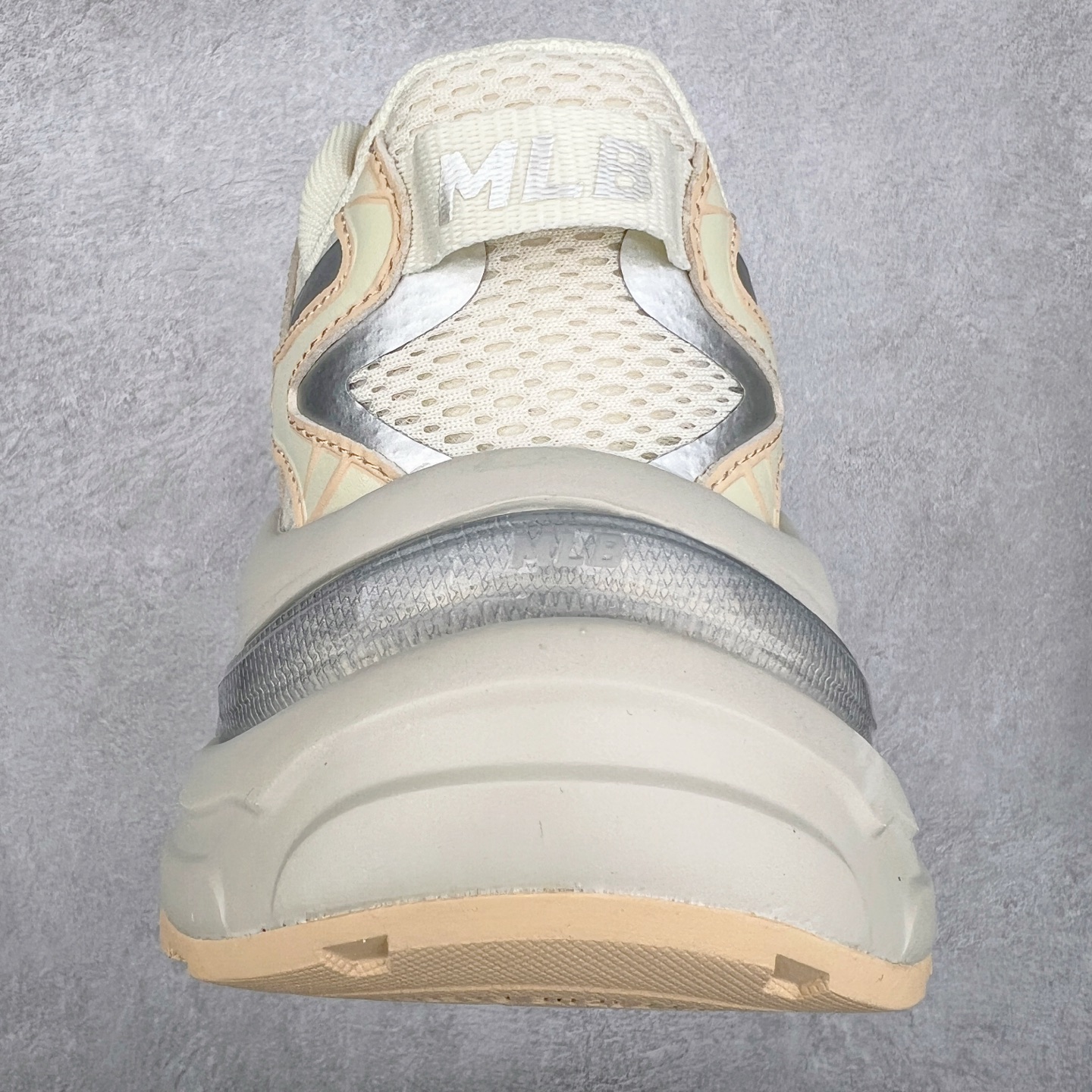 图片[8]-＃PB过验版 MLB New York Yankees Curve Runner 舒适百搭流浪鞋防滑耐磨低帮跑步鞋 Korea韩国联名NY美国榄球纽约洋基队限定 目前可过轻松秒过各类鉴定 能操作的私聊 韩国代购专供 左脚内置NFC感应 区别市面贴纸假芯片 MLB专用菱形双针中底布 重点细节中底布带注胶孔 原厂NFC感应吊牌 支持鉴定 一个两位数 原盒原标 全套原楦原纸板原厂数据开发 中韩文保养标贴 绿色防霉片 平台代购专供 独家一比一RB+MD组合大底 高频后跟小人Logo精准对位立体饱满 正确网布加超迁鞋面 转印中底走线紧密 转印Logo工艺表层防刮不掉色 尺码：35 36 36.5 37.5 38 38.5 39 40 40.5 41 42 42.5 43 44 44.5 45-选品中心