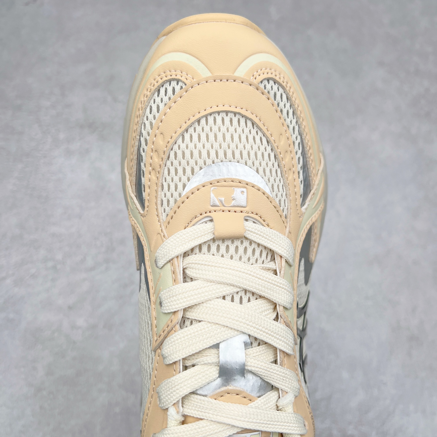 图片[4]-＃PB过验版 MLB New York Yankees Curve Runner 舒适百搭流浪鞋防滑耐磨低帮跑步鞋 Korea韩国联名NY美国榄球纽约洋基队限定 目前可过轻松秒过各类鉴定 能操作的私聊 韩国代购专供 左脚内置NFC感应 区别市面贴纸假芯片 MLB专用菱形双针中底布 重点细节中底布带注胶孔 原厂NFC感应吊牌 支持鉴定 一个两位数 原盒原标 全套原楦原纸板原厂数据开发 中韩文保养标贴 绿色防霉片 平台代购专供 独家一比一RB+MD组合大底 高频后跟小人Logo精准对位立体饱满 正确网布加超迁鞋面 转印中底走线紧密 转印Logo工艺表层防刮不掉色 尺码：35 36 36.5 37.5 38 38.5 39 40 40.5 41 42 42.5 43 44 44.5 45-选品中心