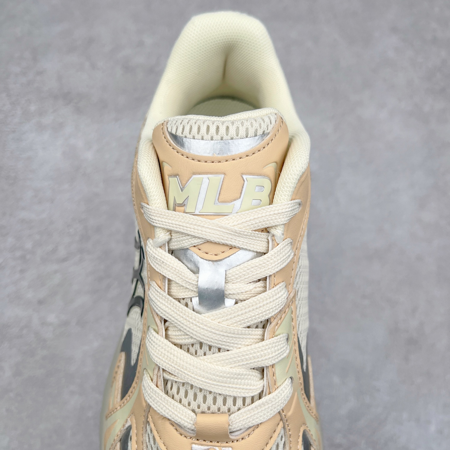 图片[5]-＃PB过验版 MLB New York Yankees Curve Runner 舒适百搭流浪鞋防滑耐磨低帮跑步鞋 Korea韩国联名NY美国榄球纽约洋基队限定 目前可过轻松秒过各类鉴定 能操作的私聊 韩国代购专供 左脚内置NFC感应 区别市面贴纸假芯片 MLB专用菱形双针中底布 重点细节中底布带注胶孔 原厂NFC感应吊牌 支持鉴定 一个两位数 原盒原标 全套原楦原纸板原厂数据开发 中韩文保养标贴 绿色防霉片 平台代购专供 独家一比一RB+MD组合大底 高频后跟小人Logo精准对位立体饱满 正确网布加超迁鞋面 转印中底走线紧密 转印Logo工艺表层防刮不掉色 尺码：35 36 36.5 37.5 38 38.5 39 40 40.5 41 42 42.5 43 44 44.5 45-选品中心