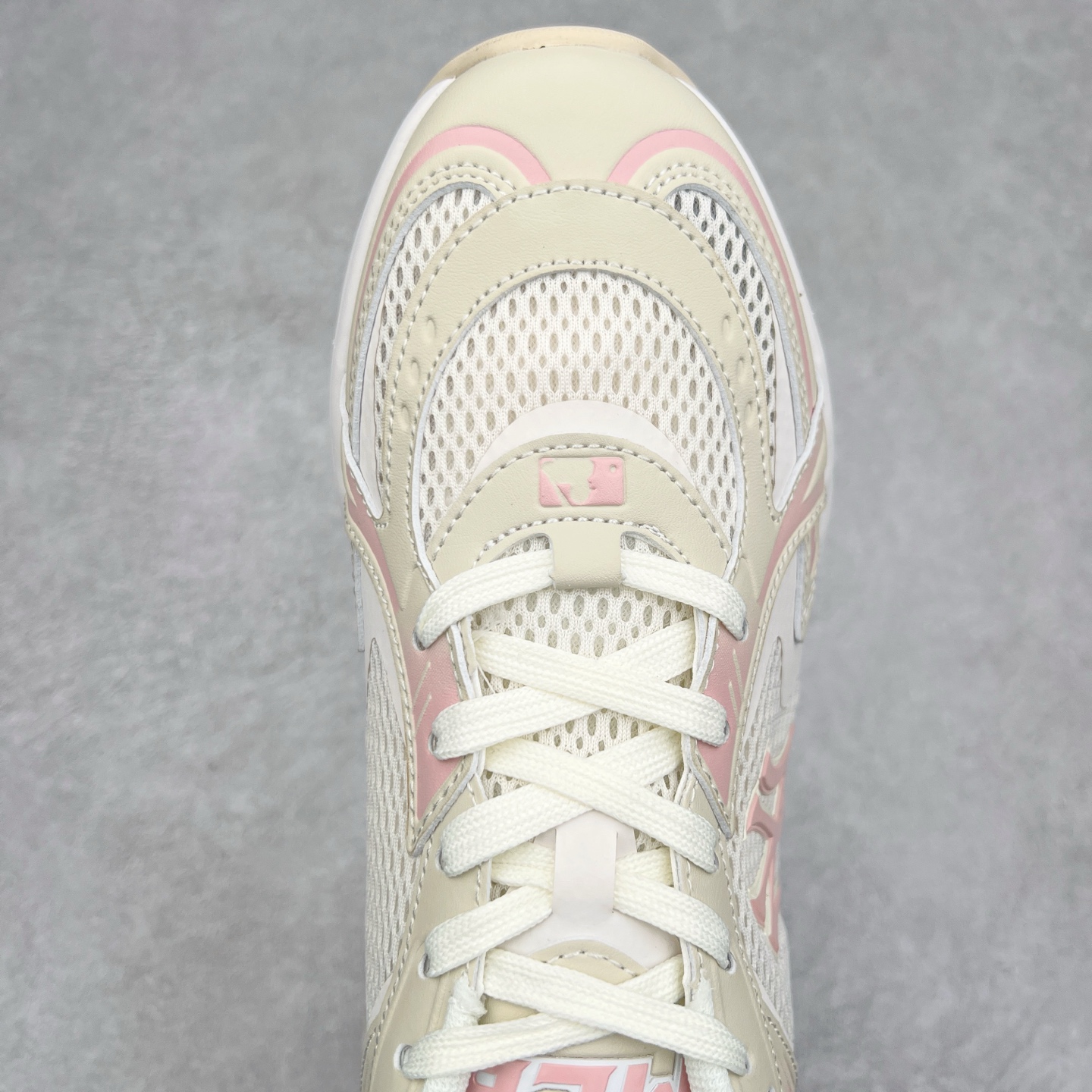 图片[4]-＃PB过验版 MLB New York Yankees Curve Runner 舒适百搭流浪鞋防滑耐磨低帮跑步鞋 Korea韩国联名NY美国榄球纽约洋基队限定 目前可过轻松秒过各类鉴定 能操作的私聊 韩国代购专供 左脚内置NFC感应 区别市面贴纸假芯片 MLB专用菱形双针中底布 重点细节中底布带注胶孔 原厂NFC感应吊牌 支持鉴定 一个两位数 原盒原标 全套原楦原纸板原厂数据开发 中韩文保养标贴 绿色防霉片 平台代购专供 独家一比一RB+MD组合大底 高频后跟小人Logo精准对位立体饱满 正确网布加超迁鞋面 转印中底走线紧密 转印Logo工艺表层防刮不掉色 尺码：35 36 36.5 37.5 38 38.5 39 40 40.5 41 42 42.5 43 44 44.5 45-选品中心