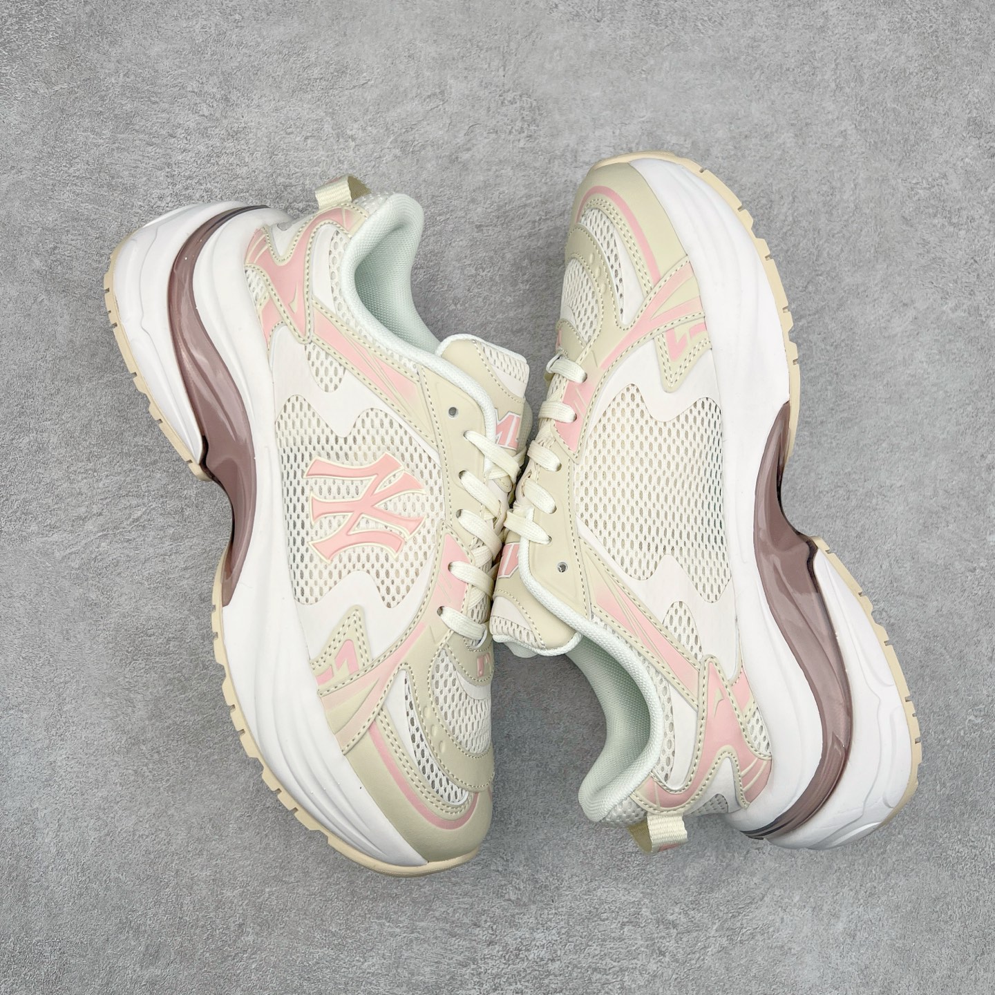 图片[3]-＃PB过验版 MLB New York Yankees Curve Runner 舒适百搭流浪鞋防滑耐磨低帮跑步鞋 Korea韩国联名NY美国榄球纽约洋基队限定 目前可过轻松秒过各类鉴定 能操作的私聊 韩国代购专供 左脚内置NFC感应 区别市面贴纸假芯片 MLB专用菱形双针中底布 重点细节中底布带注胶孔 原厂NFC感应吊牌 支持鉴定 一个两位数 原盒原标 全套原楦原纸板原厂数据开发 中韩文保养标贴 绿色防霉片 平台代购专供 独家一比一RB+MD组合大底 高频后跟小人Logo精准对位立体饱满 正确网布加超迁鞋面 转印中底走线紧密 转印Logo工艺表层防刮不掉色 尺码：35 36 36.5 37.5 38 38.5 39 40 40.5 41 42 42.5 43 44 44.5 45-选品中心