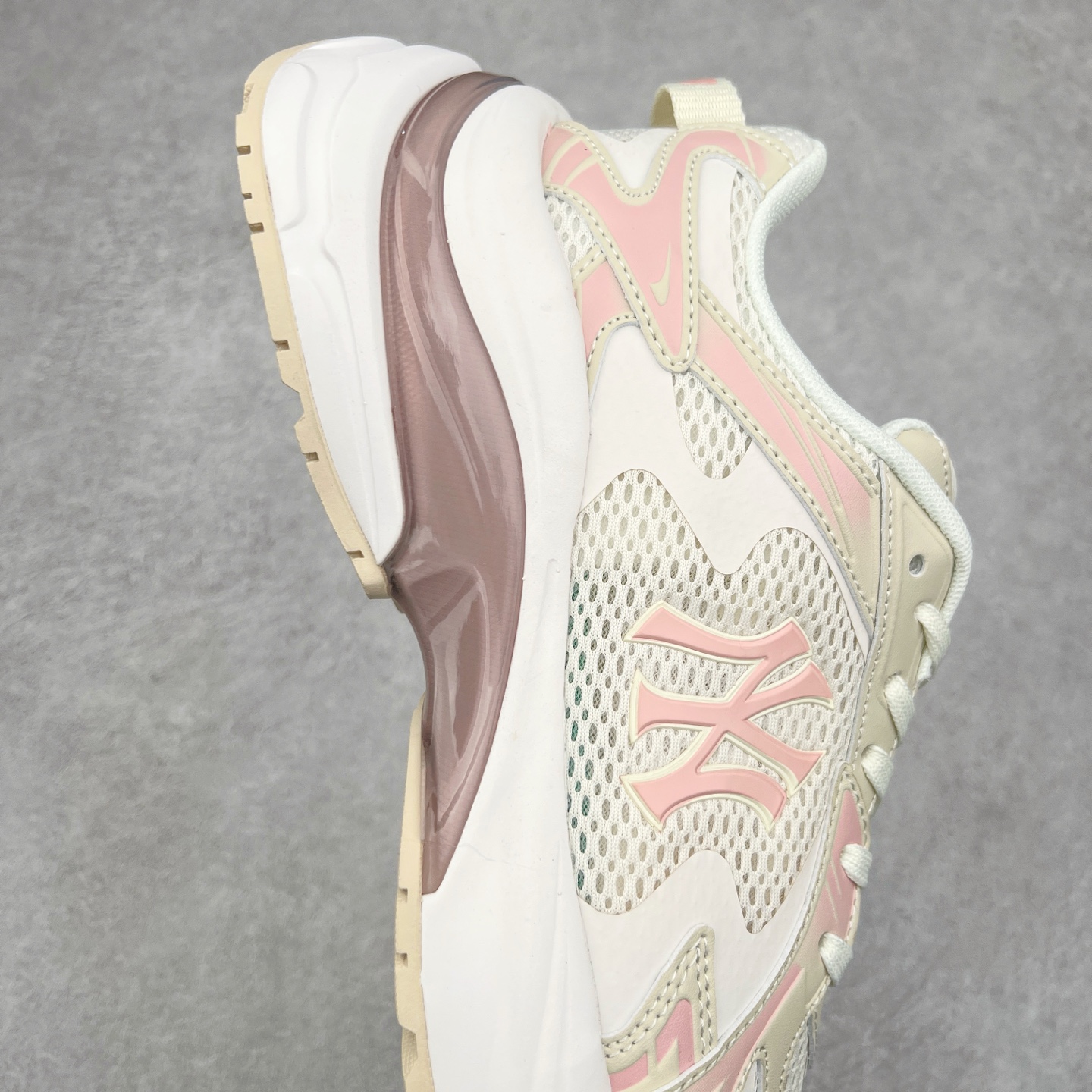 图片[6]-＃PB过验版 MLB New York Yankees Curve Runner 舒适百搭流浪鞋防滑耐磨低帮跑步鞋 Korea韩国联名NY美国榄球纽约洋基队限定 目前可过轻松秒过各类鉴定 能操作的私聊 韩国代购专供 左脚内置NFC感应 区别市面贴纸假芯片 MLB专用菱形双针中底布 重点细节中底布带注胶孔 原厂NFC感应吊牌 支持鉴定 一个两位数 原盒原标 全套原楦原纸板原厂数据开发 中韩文保养标贴 绿色防霉片 平台代购专供 独家一比一RB+MD组合大底 高频后跟小人Logo精准对位立体饱满 正确网布加超迁鞋面 转印中底走线紧密 转印Logo工艺表层防刮不掉色 尺码：35 36 36.5 37.5 38 38.5 39 40 40.5 41 42 42.5 43 44 44.5 45-选品中心