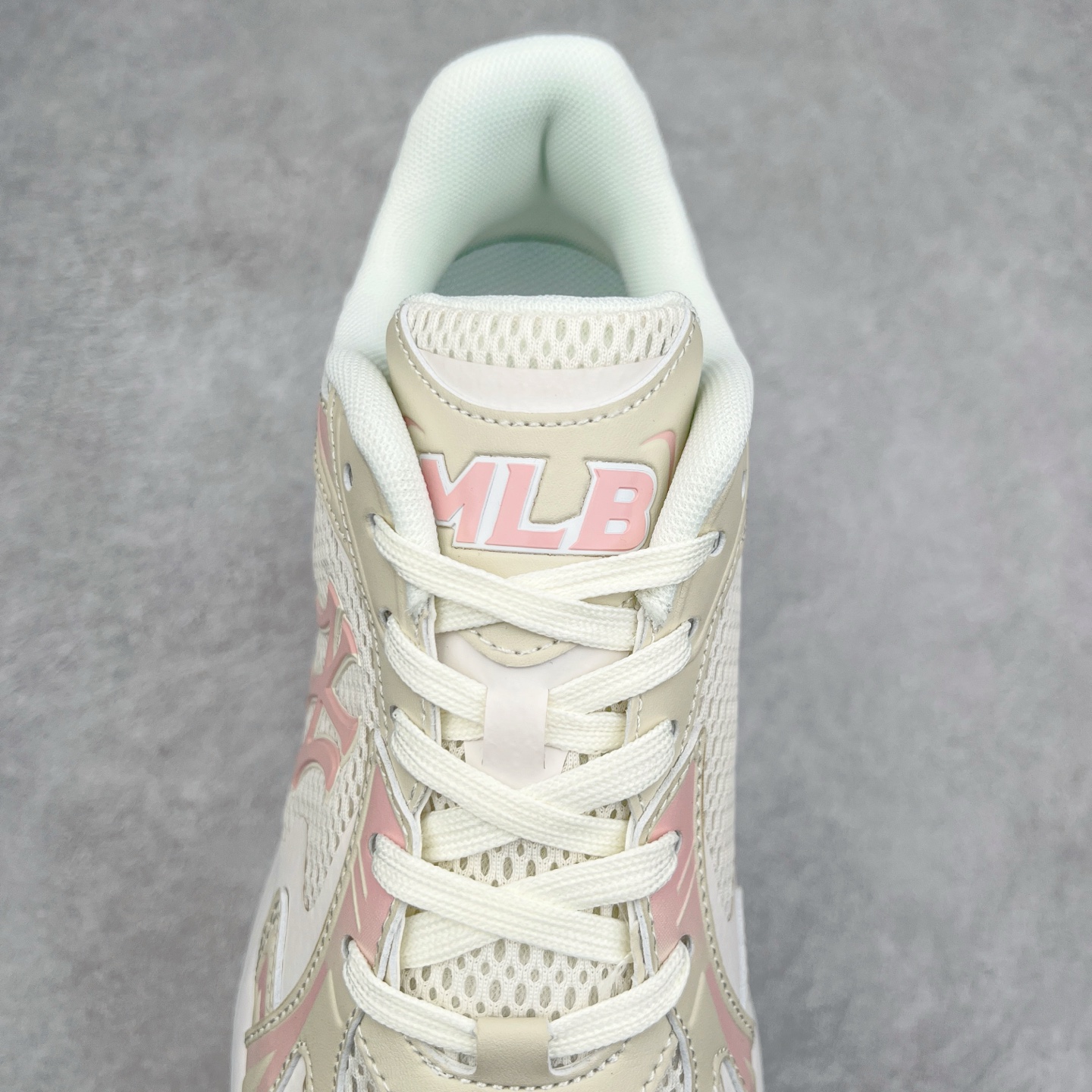 图片[5]-＃PB过验版 MLB New York Yankees Curve Runner 舒适百搭流浪鞋防滑耐磨低帮跑步鞋 Korea韩国联名NY美国榄球纽约洋基队限定 目前可过轻松秒过各类鉴定 能操作的私聊 韩国代购专供 左脚内置NFC感应 区别市面贴纸假芯片 MLB专用菱形双针中底布 重点细节中底布带注胶孔 原厂NFC感应吊牌 支持鉴定 一个两位数 原盒原标 全套原楦原纸板原厂数据开发 中韩文保养标贴 绿色防霉片 平台代购专供 独家一比一RB+MD组合大底 高频后跟小人Logo精准对位立体饱满 正确网布加超迁鞋面 转印中底走线紧密 转印Logo工艺表层防刮不掉色 尺码：35 36 36.5 37.5 38 38.5 39 40 40.5 41 42 42.5 43 44 44.5 45-选品中心