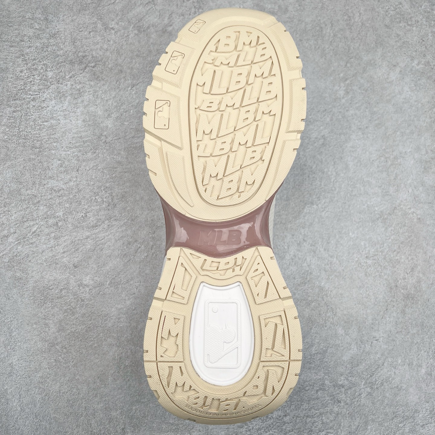 图片[9]-＃PB过验版 MLB New York Yankees Curve Runner 舒适百搭流浪鞋防滑耐磨低帮跑步鞋 Korea韩国联名NY美国榄球纽约洋基队限定 目前可过轻松秒过各类鉴定 能操作的私聊 韩国代购专供 左脚内置NFC感应 区别市面贴纸假芯片 MLB专用菱形双针中底布 重点细节中底布带注胶孔 原厂NFC感应吊牌 支持鉴定 一个两位数 原盒原标 全套原楦原纸板原厂数据开发 中韩文保养标贴 绿色防霉片 平台代购专供 独家一比一RB+MD组合大底 高频后跟小人Logo精准对位立体饱满 正确网布加超迁鞋面 转印中底走线紧密 转印Logo工艺表层防刮不掉色 尺码：35 36 36.5 37.5 38 38.5 39 40 40.5 41 42 42.5 43 44 44.5 45-选品中心