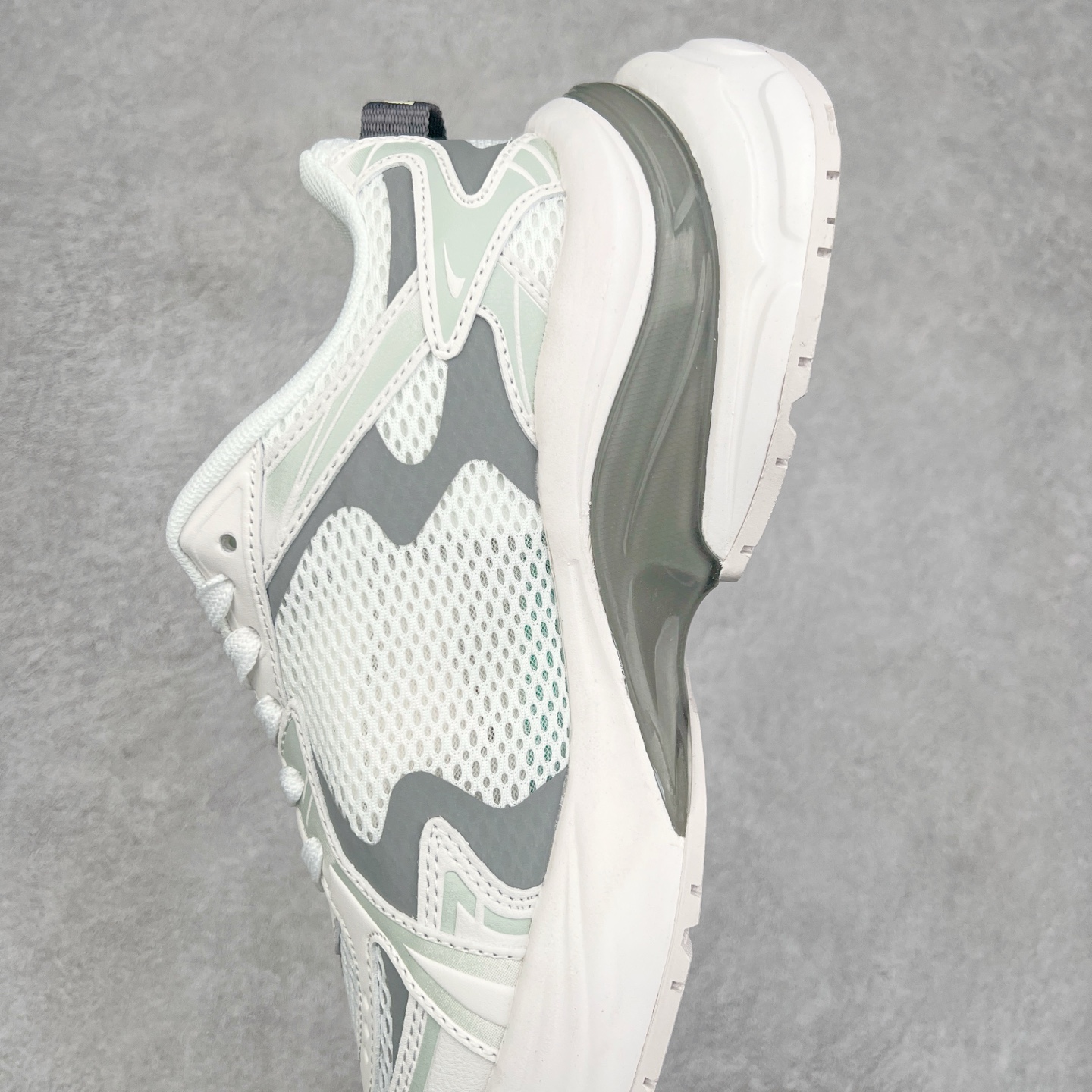 图片[7]-＃PB过验版 MLB New York Yankees Curve Runner 舒适百搭流浪鞋防滑耐磨低帮跑步鞋 Korea韩国联名NY美国榄球纽约洋基队限定 目前可过轻松秒过各类鉴定 能操作的私聊 韩国代购专供 左脚内置NFC感应 区别市面贴纸假芯片 MLB专用菱形双针中底布 重点细节中底布带注胶孔 原厂NFC感应吊牌 支持鉴定 一个两位数 原盒原标 全套原楦原纸板原厂数据开发 中韩文保养标贴 绿色防霉片 平台代购专供 独家一比一RB+MD组合大底 高频后跟小人Logo精准对位立体饱满 正确网布加超迁鞋面 转印中底走线紧密 转印Logo工艺表层防刮不掉色 尺码：35 36 36.5 37.5 38 38.5 39 40 40.5 41 42 42.5 43 44 44.5 45-选品中心