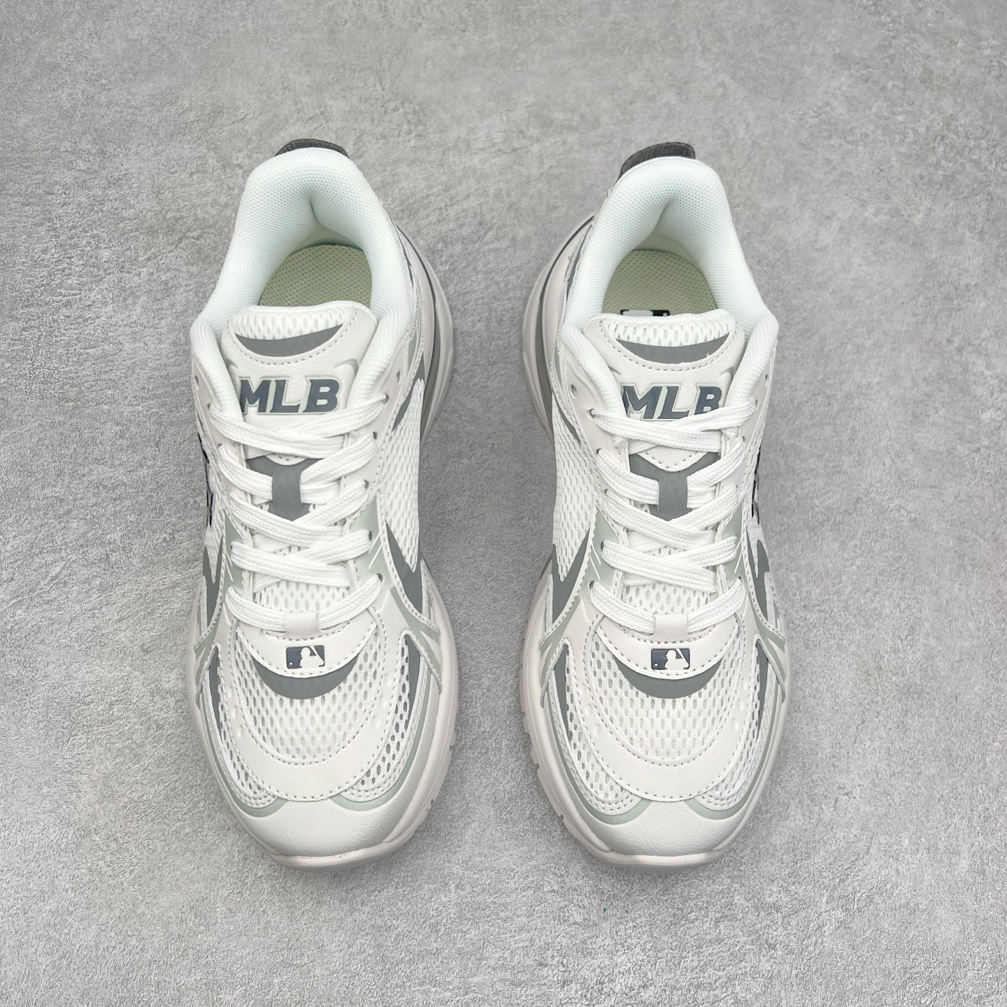 图片[2]-＃PB过验版 MLB New York Yankees Curve Runner 舒适百搭流浪鞋防滑耐磨低帮跑步鞋 Korea韩国联名NY美国榄球纽约洋基队限定 目前可过轻松秒过各类鉴定 能操作的私聊 韩国代购专供 左脚内置NFC感应 区别市面贴纸假芯片 MLB专用菱形双针中底布 重点细节中底布带注胶孔 原厂NFC感应吊牌 支持鉴定 一个两位数 原盒原标 全套原楦原纸板原厂数据开发 中韩文保养标贴 绿色防霉片 平台代购专供 独家一比一RB+MD组合大底 高频后跟小人Logo精准对位立体饱满 正确网布加超迁鞋面 转印中底走线紧密 转印Logo工艺表层防刮不掉色 尺码：35 36 36.5 37.5 38 38.5 39 40 40.5 41 42 42.5 43 44 44.5 45-选品中心