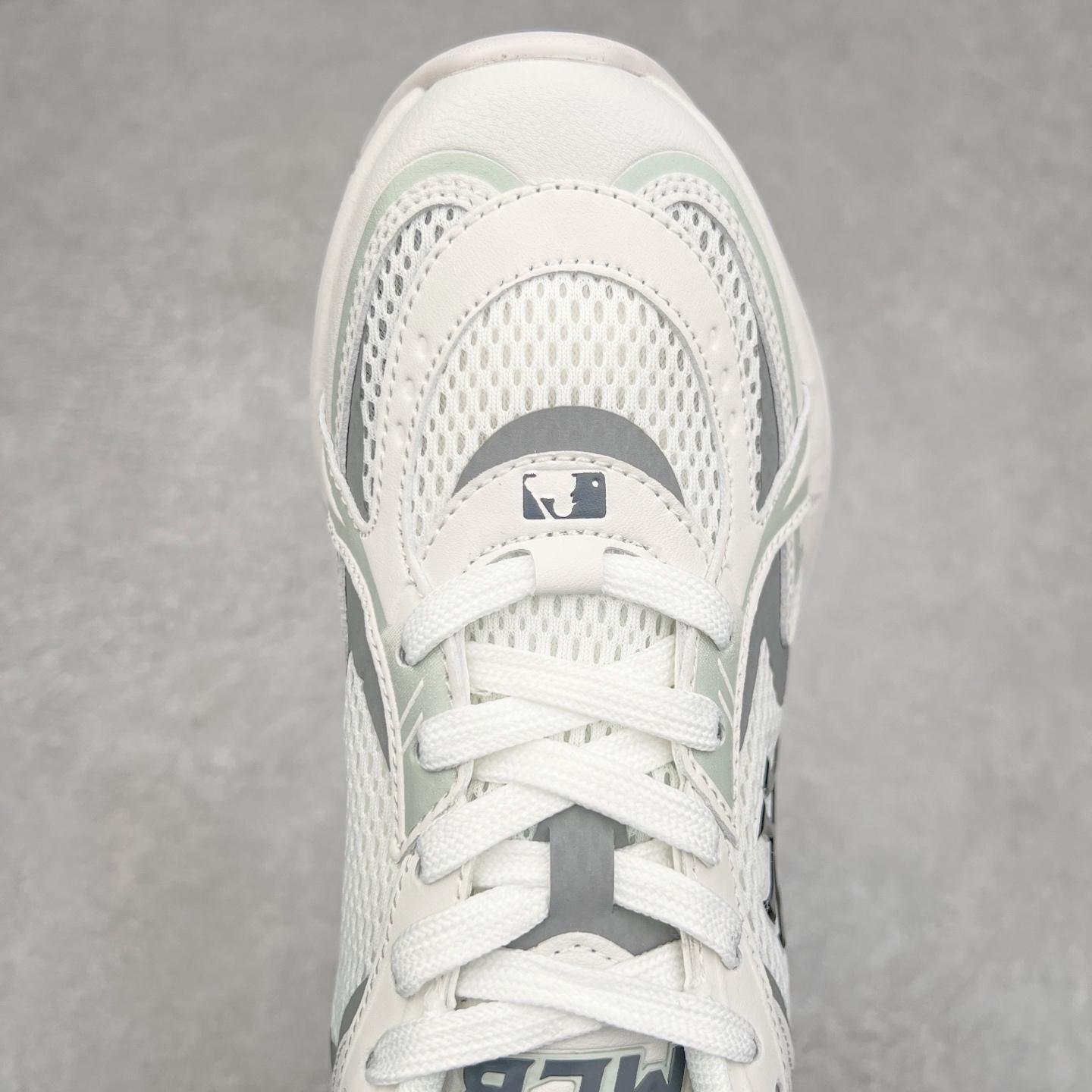 图片[4]-＃PB过验版 MLB New York Yankees Curve Runner 舒适百搭流浪鞋防滑耐磨低帮跑步鞋 Korea韩国联名NY美国榄球纽约洋基队限定 目前可过轻松秒过各类鉴定 能操作的私聊 韩国代购专供 左脚内置NFC感应 区别市面贴纸假芯片 MLB专用菱形双针中底布 重点细节中底布带注胶孔 原厂NFC感应吊牌 支持鉴定 一个两位数 原盒原标 全套原楦原纸板原厂数据开发 中韩文保养标贴 绿色防霉片 平台代购专供 独家一比一RB+MD组合大底 高频后跟小人Logo精准对位立体饱满 正确网布加超迁鞋面 转印中底走线紧密 转印Logo工艺表层防刮不掉色 尺码：35 36 36.5 37.5 38 38.5 39 40 40.5 41 42 42.5 43 44 44.5 45-选品中心