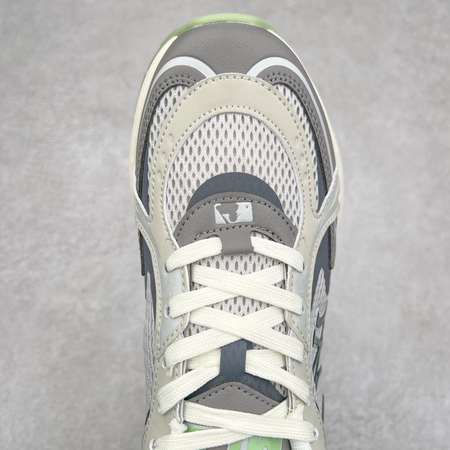 图片[4]-＃PB过验版 MLB New York Yankees Curve Runner 舒适百搭流浪鞋防滑耐磨低帮跑步鞋 Korea韩国联名NY美国榄球纽约洋基队限定 目前可过轻松秒过各类鉴定 能操作的私聊 韩国代购专供 左脚内置NFC感应 区别市面贴纸假芯片 MLB专用菱形双针中底布 重点细节中底布带注胶孔 原厂NFC感应吊牌 支持鉴定 一个两位数 原盒原标 全套原楦原纸板原厂数据开发 中韩文保养标贴 绿色防霉片 平台代购专供 独家一比一RB+MD组合大底 高频后跟小人Logo精准对位立体饱满 正确网布加超迁鞋面 转印中底走线紧密 转印Logo工艺表层防刮不掉色 尺码：35 36 36.5 37.5 38 38.5 39 40 40.5 41 42 42.5 43 44 44.5 45-选品中心