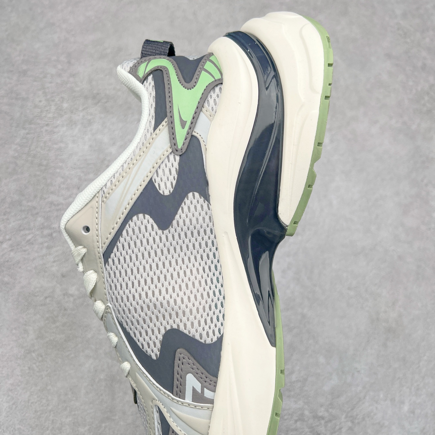 图片[7]-＃PB过验版 MLB New York Yankees Curve Runner 舒适百搭流浪鞋防滑耐磨低帮跑步鞋 Korea韩国联名NY美国榄球纽约洋基队限定 目前可过轻松秒过各类鉴定 能操作的私聊 韩国代购专供 左脚内置NFC感应 区别市面贴纸假芯片 MLB专用菱形双针中底布 重点细节中底布带注胶孔 原厂NFC感应吊牌 支持鉴定 一个两位数 原盒原标 全套原楦原纸板原厂数据开发 中韩文保养标贴 绿色防霉片 平台代购专供 独家一比一RB+MD组合大底 高频后跟小人Logo精准对位立体饱满 正确网布加超迁鞋面 转印中底走线紧密 转印Logo工艺表层防刮不掉色 尺码：35 36 36.5 37.5 38 38.5 39 40 40.5 41 42 42.5 43 44 44.5 45-选品中心