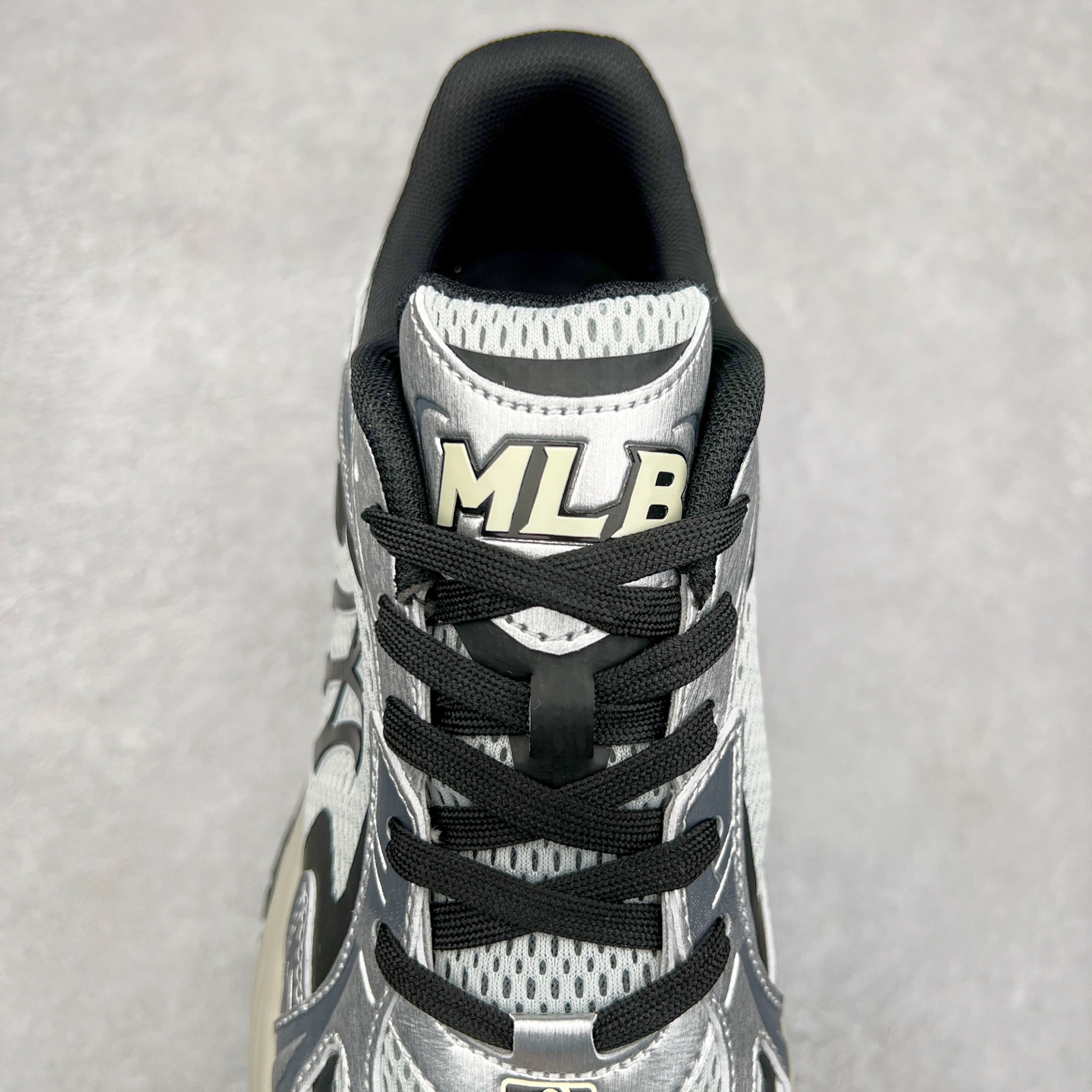 图片[5]-＃PB过验版 MLB New York Yankees Curve Runner 舒适百搭流浪鞋防滑耐磨低帮跑步鞋 Korea韩国联名NY美国榄球纽约洋基队限定 目前可过轻松秒过各类鉴定 能操作的私聊 韩国代购专供 左脚内置NFC感应 区别市面贴纸假芯片 MLB专用菱形双针中底布 重点细节中底布带注胶孔 原厂NFC感应吊牌 支持鉴定 一个两位数 原盒原标 全套原楦原纸板原厂数据开发 中韩文保养标贴 绿色防霉片 平台代购专供 独家一比一RB+MD组合大底 高频后跟小人Logo精准对位立体饱满 正确网布加超迁鞋面 转印中底走线紧密 转印Logo工艺表层防刮不掉色 尺码：35 36 36.5 37.5 38 38.5 39 40 40.5 41 42 42.5 43 44 44.5 45-选品中心