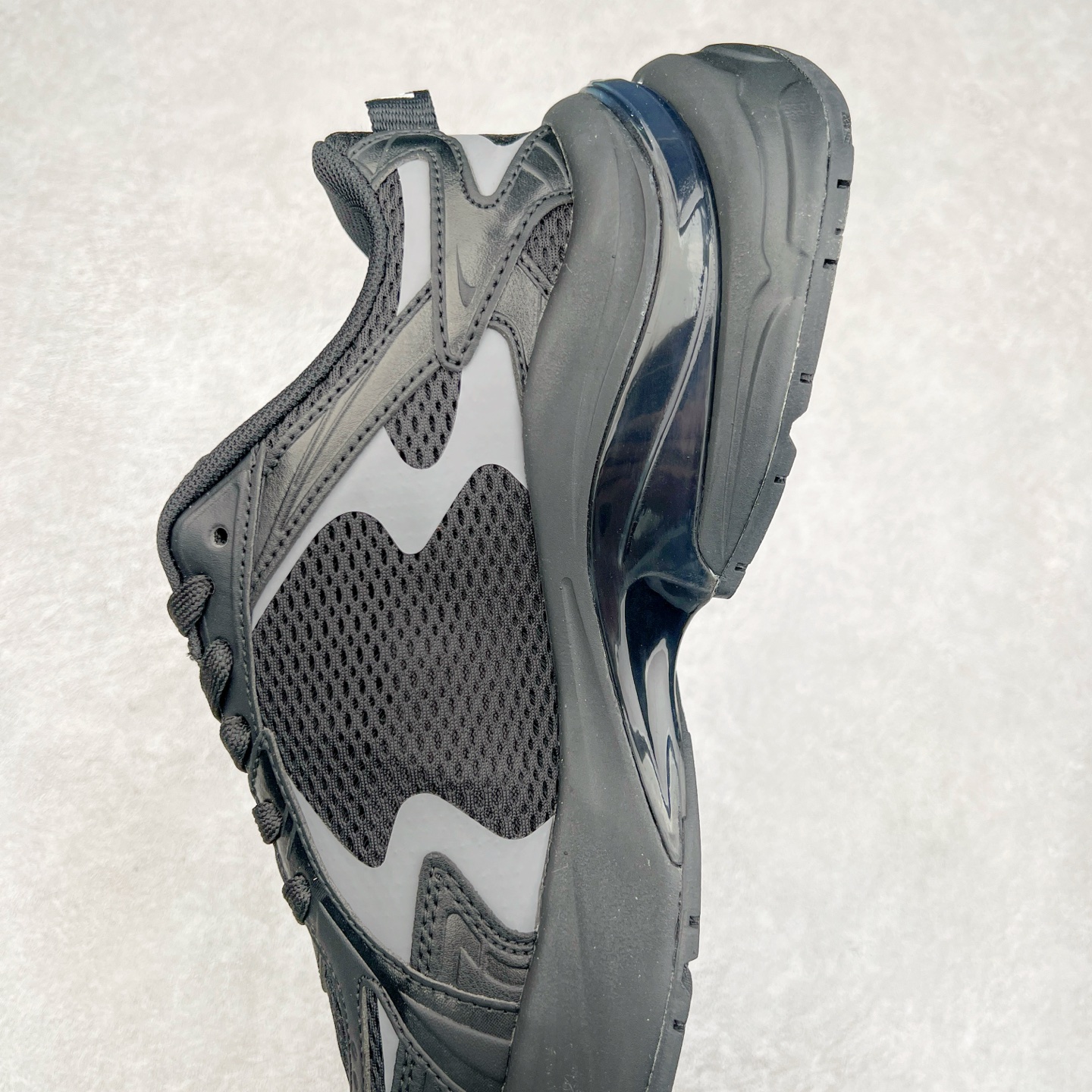 图片[7]-＃PB过验版 MLB New York Yankees Curve Runner 舒适百搭流浪鞋防滑耐磨低帮跑步鞋 Korea韩国联名NY美国榄球纽约洋基队限定 目前可过轻松秒过各类鉴定 能操作的私聊 韩国代购专供 左脚内置NFC感应 区别市面贴纸假芯片 MLB专用菱形双针中底布 重点细节中底布带注胶孔 原厂NFC感应吊牌 支持鉴定 一个两位数 原盒原标 全套原楦原纸板原厂数据开发 中韩文保养标贴 绿色防霉片 平台代购专供 独家一比一RB+MD组合大底 高频后跟小人Logo精准对位立体饱满 正确网布加超迁鞋面 转印中底走线紧密 转印Logo工艺表层防刮不掉色 尺码：35 36 36.5 37.5 38 38.5 39 40 40.5 41 42 42.5 43 44 44.5 45-选品中心