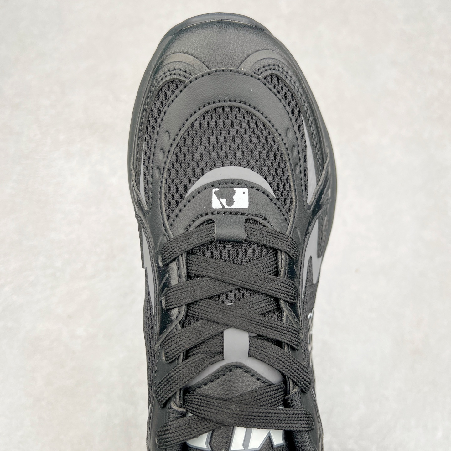 图片[4]-＃PB过验版 MLB New York Yankees Curve Runner 舒适百搭流浪鞋防滑耐磨低帮跑步鞋 Korea韩国联名NY美国榄球纽约洋基队限定 目前可过轻松秒过各类鉴定 能操作的私聊 韩国代购专供 左脚内置NFC感应 区别市面贴纸假芯片 MLB专用菱形双针中底布 重点细节中底布带注胶孔 原厂NFC感应吊牌 支持鉴定 一个两位数 原盒原标 全套原楦原纸板原厂数据开发 中韩文保养标贴 绿色防霉片 平台代购专供 独家一比一RB+MD组合大底 高频后跟小人Logo精准对位立体饱满 正确网布加超迁鞋面 转印中底走线紧密 转印Logo工艺表层防刮不掉色 尺码：35 36 36.5 37.5 38 38.5 39 40 40.5 41 42 42.5 43 44 44.5 45-选品中心