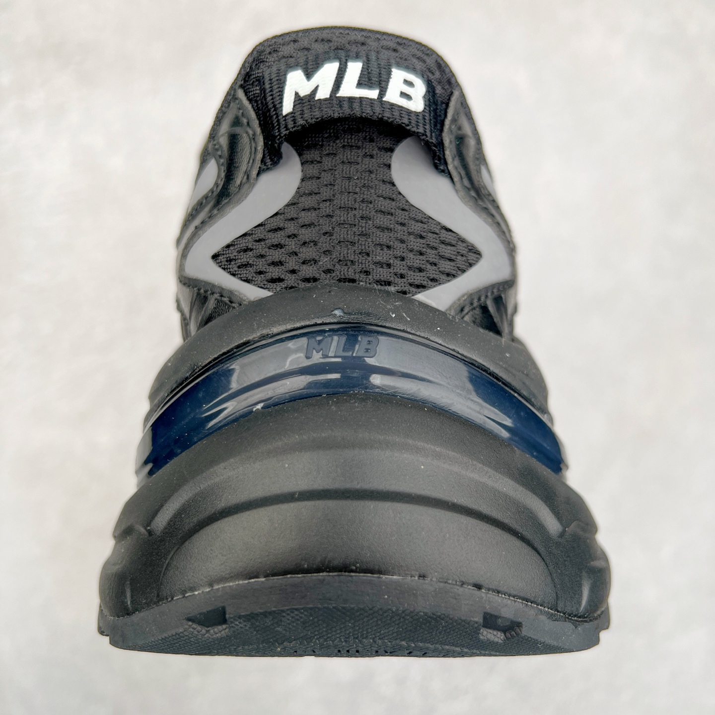 图片[8]-＃PB过验版 MLB New York Yankees Curve Runner 舒适百搭流浪鞋防滑耐磨低帮跑步鞋 Korea韩国联名NY美国榄球纽约洋基队限定 目前可过轻松秒过各类鉴定 能操作的私聊 韩国代购专供 左脚内置NFC感应 区别市面贴纸假芯片 MLB专用菱形双针中底布 重点细节中底布带注胶孔 原厂NFC感应吊牌 支持鉴定 一个两位数 原盒原标 全套原楦原纸板原厂数据开发 中韩文保养标贴 绿色防霉片 平台代购专供 独家一比一RB+MD组合大底 高频后跟小人Logo精准对位立体饱满 正确网布加超迁鞋面 转印中底走线紧密 转印Logo工艺表层防刮不掉色 尺码：35 36 36.5 37.5 38 38.5 39 40 40.5 41 42 42.5 43 44 44.5 45-选品中心