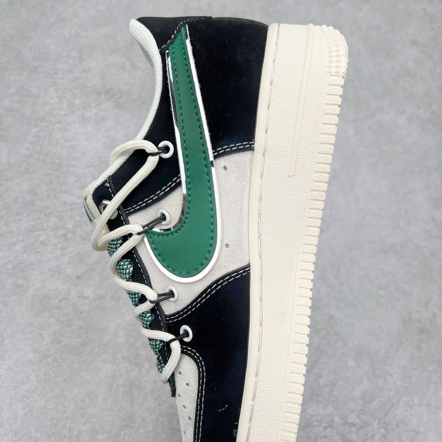 图片[7]-NK Air Force 1´07 Low 空军一号低帮百搭休闲运动板鞋 SJ1198-110 柔软、弹性十足的缓震性能和出色的中底设计 横跨复古与现代的外型结合 造就出风靡全球 三十多年的Force 1 直到今天还深受青睐 尺码：36 36.5 37.5 38 38.5 39 40 40.5 41 42 42.5 43 44 44.5 45-选品中心