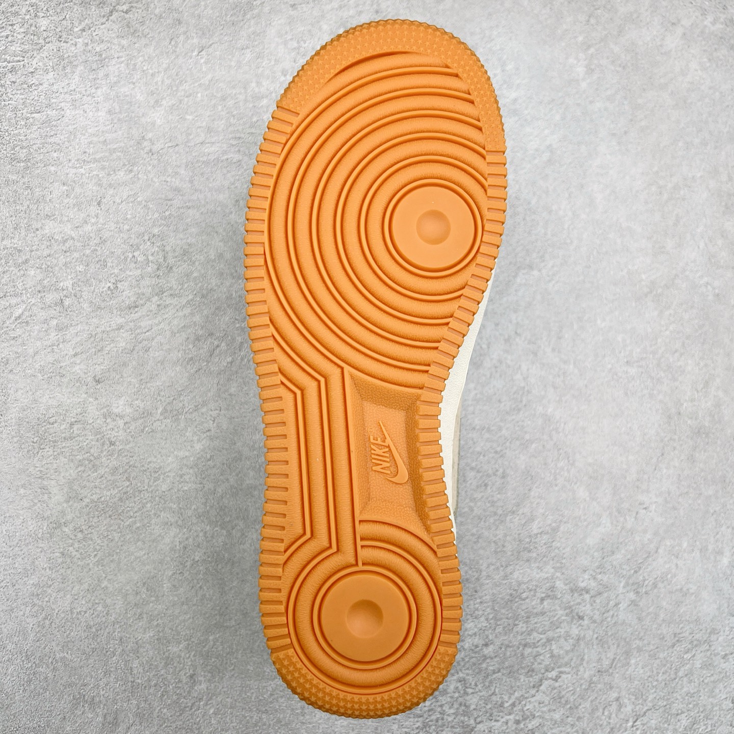 图片[9]-NK Air Force 1´07 Low 空军一号低帮百搭休闲运动板鞋 DM6688-022 柔软、弹性十足的缓震性能和出色的中底设计 横跨复古与现代的外型结合 造就出风靡全球 三十多年的Force 1 直到今天还深受青睐 尺码：36 36.5 37.5 38 38.5 39 40 40.5 41 42 42.5 43 44 44.5 45-选品中心