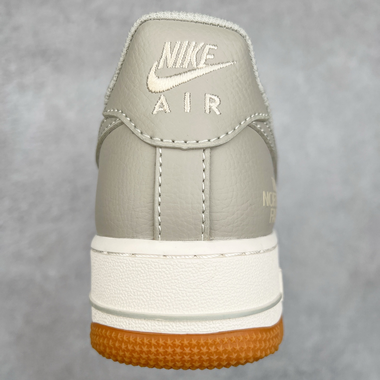 图片[8]-NK Air Force 1´07 Low 空军一号低帮百搭休闲运动板鞋 DM6688-022 柔软、弹性十足的缓震性能和出色的中底设计 横跨复古与现代的外型结合 造就出风靡全球 三十多年的Force 1 直到今天还深受青睐 尺码：36 36.5 37.5 38 38.5 39 40 40.5 41 42 42.5 43 44 44.5 45-选品中心