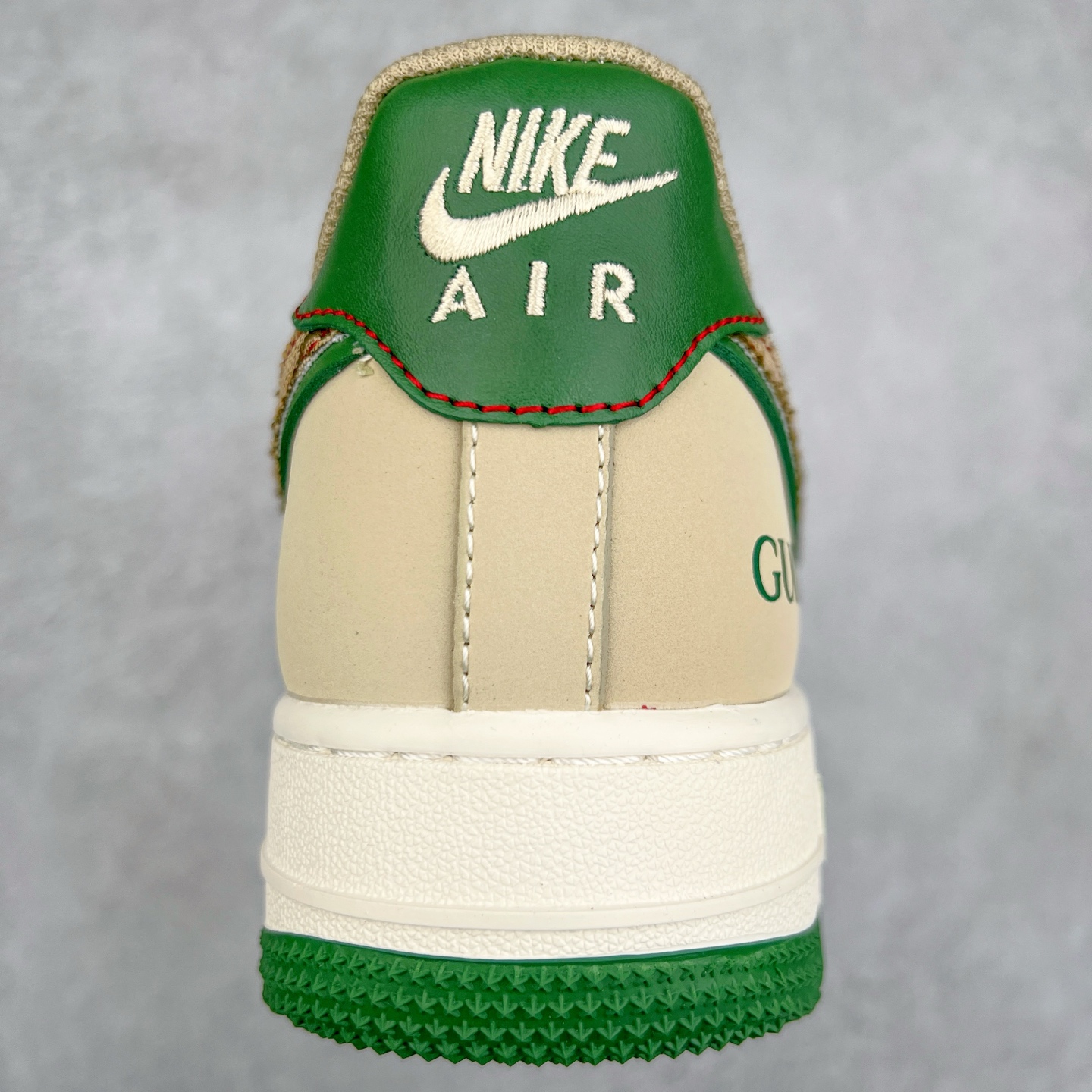 图片[8]-NK Air Force 1´07 Low 空军一号低帮百搭休闲运动板鞋 SJ1198-102 柔软、弹性十足的缓震性能和出色的中底设计 横跨复古与现代的外型结合 造就出风靡全球 三十多年的Force 1 直到今天还深受青睐 尺码：36 36.5 37.5 38 38.5 39 40 40.5 41 42 42.5 43 44 44.5 45-选品中心