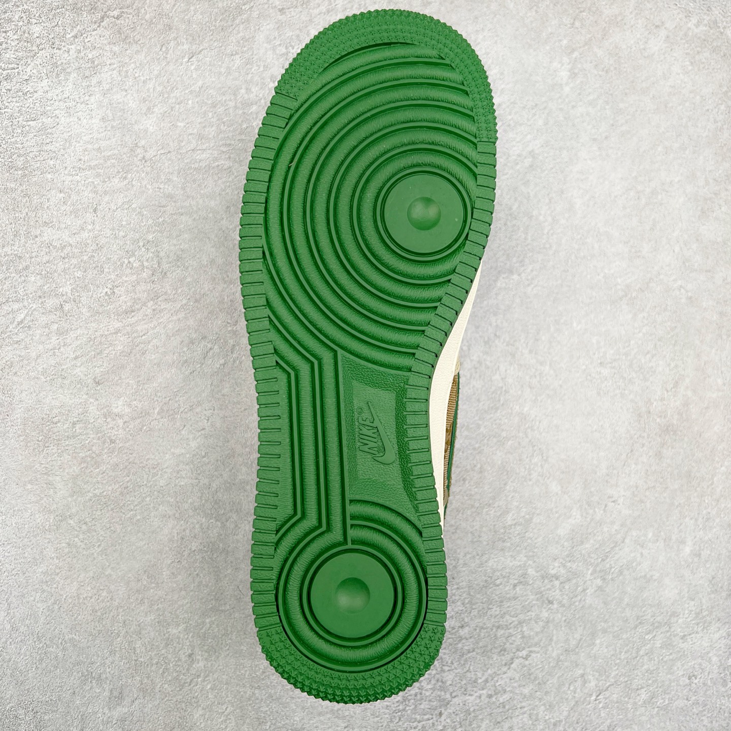 图片[9]-NK Air Force 1´07 Low 空军一号低帮百搭休闲运动板鞋 SJ1198-102 柔软、弹性十足的缓震性能和出色的中底设计 横跨复古与现代的外型结合 造就出风靡全球 三十多年的Force 1 直到今天还深受青睐 尺码：36 36.5 37.5 38 38.5 39 40 40.5 41 42 42.5 43 44 44.5 45-选品中心