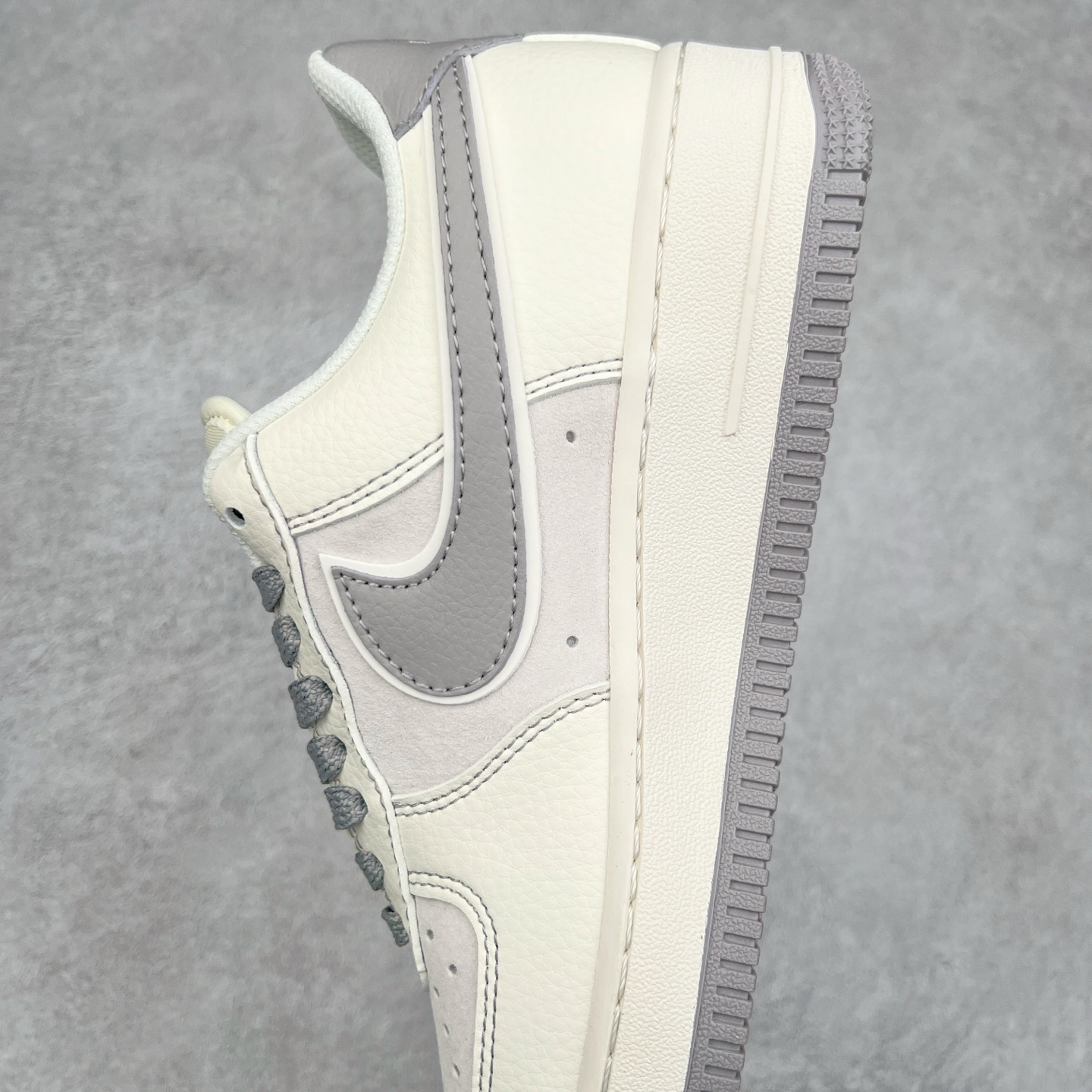 图片[7]-NK Air Force 1´07 Low 空军一号低帮百搭休闲运动板鞋 BB7518-009 柔软、弹性十足的缓震性能和出色的中底设计 横跨复古与现代的外型结合 造就出风靡全球 三十多年的Force 1 直到今天还深受青睐 尺码：36 36.5 37.5 38 38.5 39 40 40.5 41 42 42.5 43 44 44.5 45-选品中心