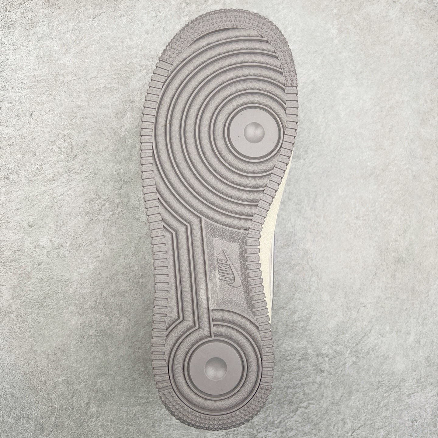 图片[9]-NK Air Force 1´07 Low 空军一号低帮百搭休闲运动板鞋 BB7518-009 柔软、弹性十足的缓震性能和出色的中底设计 横跨复古与现代的外型结合 造就出风靡全球 三十多年的Force 1 直到今天还深受青睐 尺码：36 36.5 37.5 38 38.5 39 40 40.5 41 42 42.5 43 44 44.5 45-选品中心