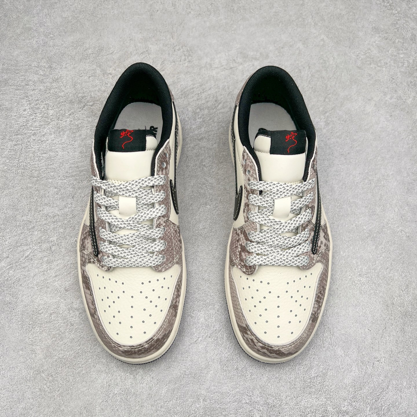 图片[2]-TS x Air Jordan AJ1 Low 倒钩低帮联名定制配色 XX3318-518 原厂内置气垫魔块 A模大底 头层小牛皮 鞋舌AJ原厂专用牛津布+AJ专用反口珍珠布+原厂无杂质高弹内里海棉+特殊封边弹力鞋带 尺码：36 36.5 37.5 38 38.5 39 40 40.5 41 42 42.5 43 44 44.5 45 46 47.5-选品中心