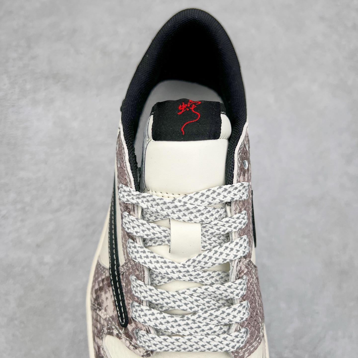 图片[5]-TS x Air Jordan AJ1 Low 倒钩低帮联名定制配色 XX3318-518 原厂内置气垫魔块 A模大底 头层小牛皮 鞋舌AJ原厂专用牛津布+AJ专用反口珍珠布+原厂无杂质高弹内里海棉+特殊封边弹力鞋带 尺码：36 36.5 37.5 38 38.5 39 40 40.5 41 42 42.5 43 44 44.5 45 46 47.5-选品中心