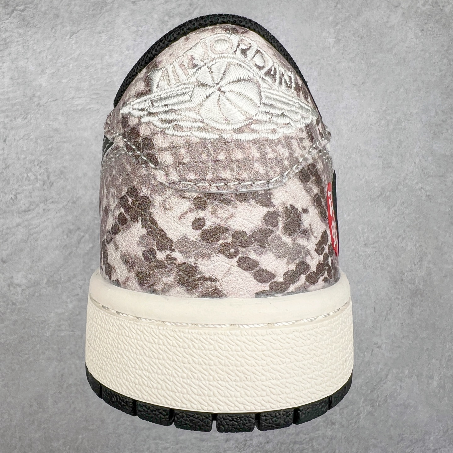 图片[8]-TS x Air Jordan AJ1 Low 倒钩低帮联名定制配色 XX3318-518 原厂内置气垫魔块 A模大底 头层小牛皮 鞋舌AJ原厂专用牛津布+AJ专用反口珍珠布+原厂无杂质高弹内里海棉+特殊封边弹力鞋带 尺码：36 36.5 37.5 38 38.5 39 40 40.5 41 42 42.5 43 44 44.5 45 46 47.5-选品中心