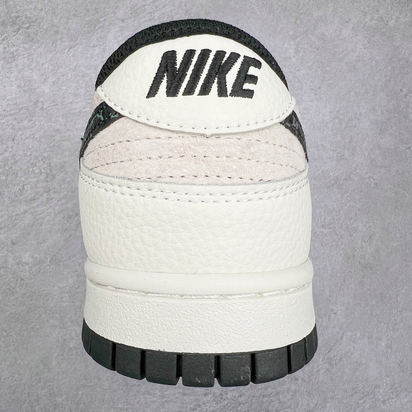 图片[8]-NK Dunk Low 定制配色 DJ2024-121 大厂出品 极力推荐 原装头层材料 独家版型蒸餾加工帶來的是更好的视觉和脚感体验大厂纯原品质出货 清洁度 电绣工艺 皮料切割干净无任何毛边 细节完美 尺码：36 36.5 37.5 38 38.5 39 40 40.5 41 42 42.5 43 44 44.5 45-选品中心