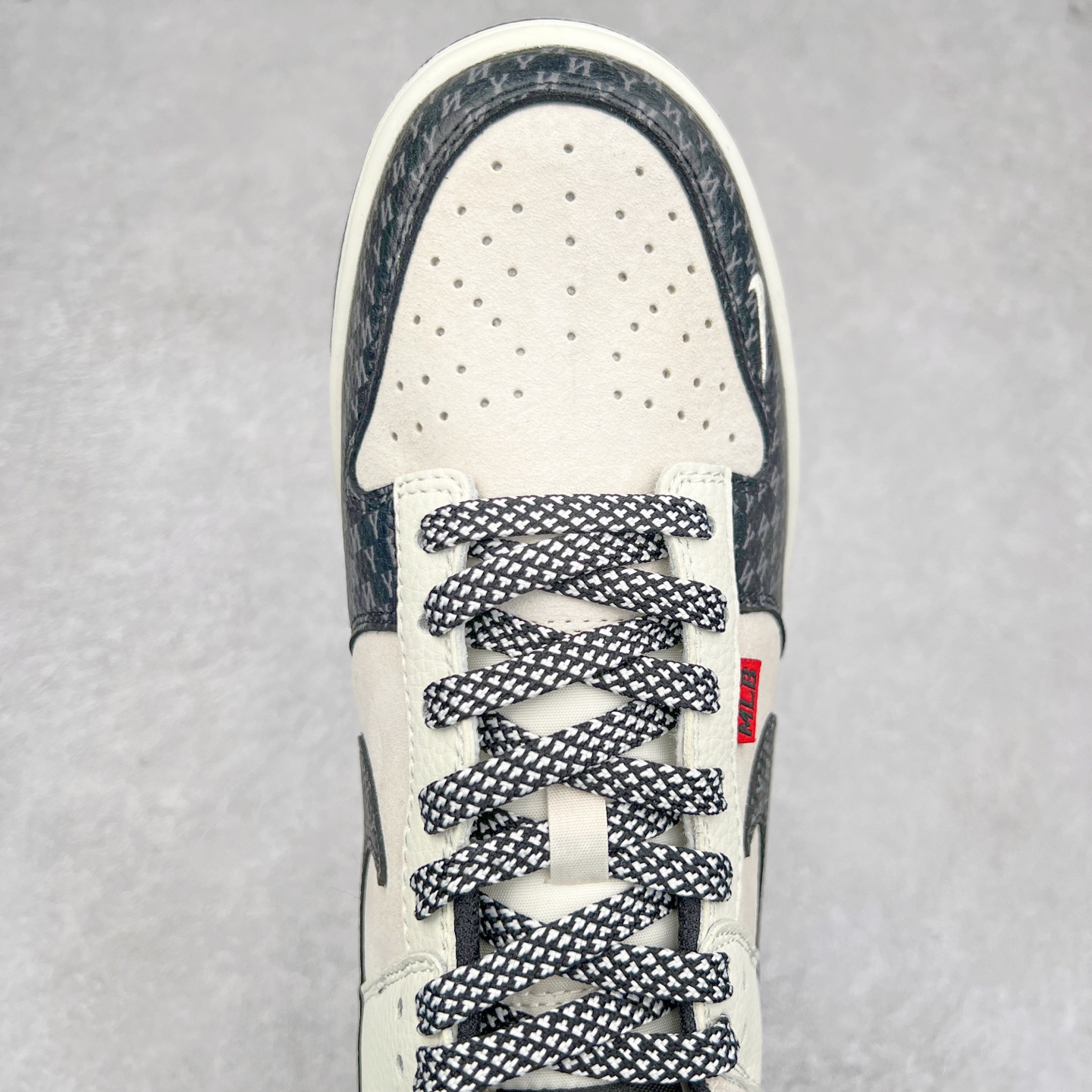 图片[4]-NK Dunk Low 定制配色 DJ2024-121 大厂出品 极力推荐 原装头层材料 独家版型蒸餾加工帶來的是更好的视觉和脚感体验大厂纯原品质出货 清洁度 电绣工艺 皮料切割干净无任何毛边 细节完美 尺码：36 36.5 37.5 38 38.5 39 40 40.5 41 42 42.5 43 44 44.5 45-选品中心